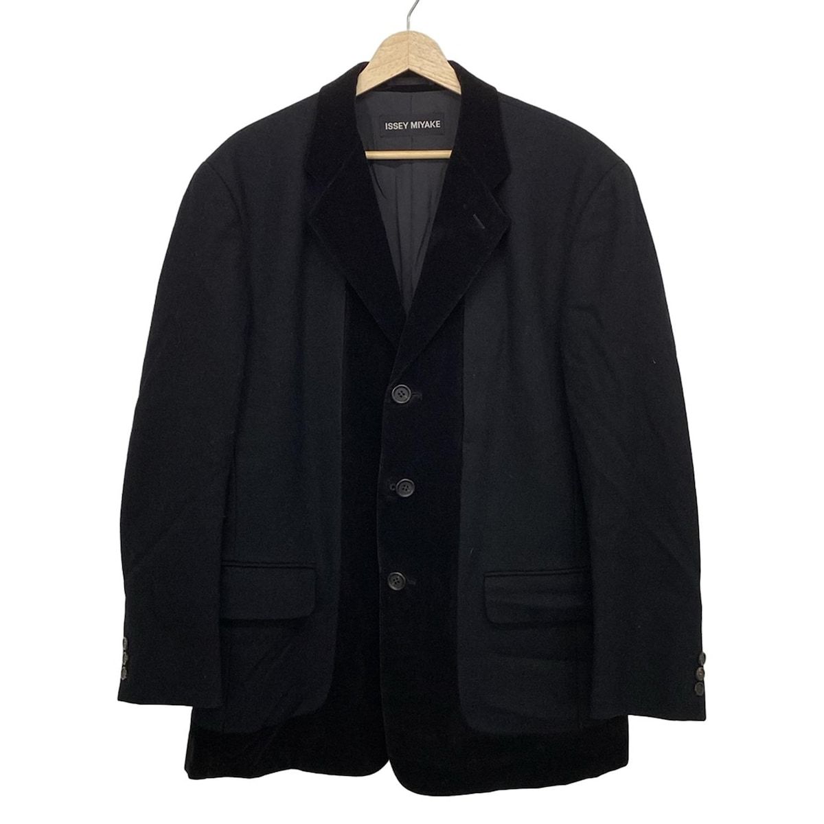 ISSEYMIYAKE イッセイミヤケ ジャケット サイズ3 - 黒 長袖|秋|春|ベロア|肩パッド
