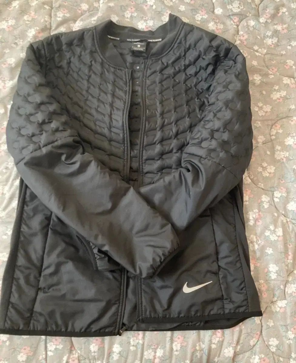 NIKE - NIKE エアロロフト　ダウン　ジャケット Nike(ナイキ） エアロロフト 軽量 ダウンジャケット ジャケット