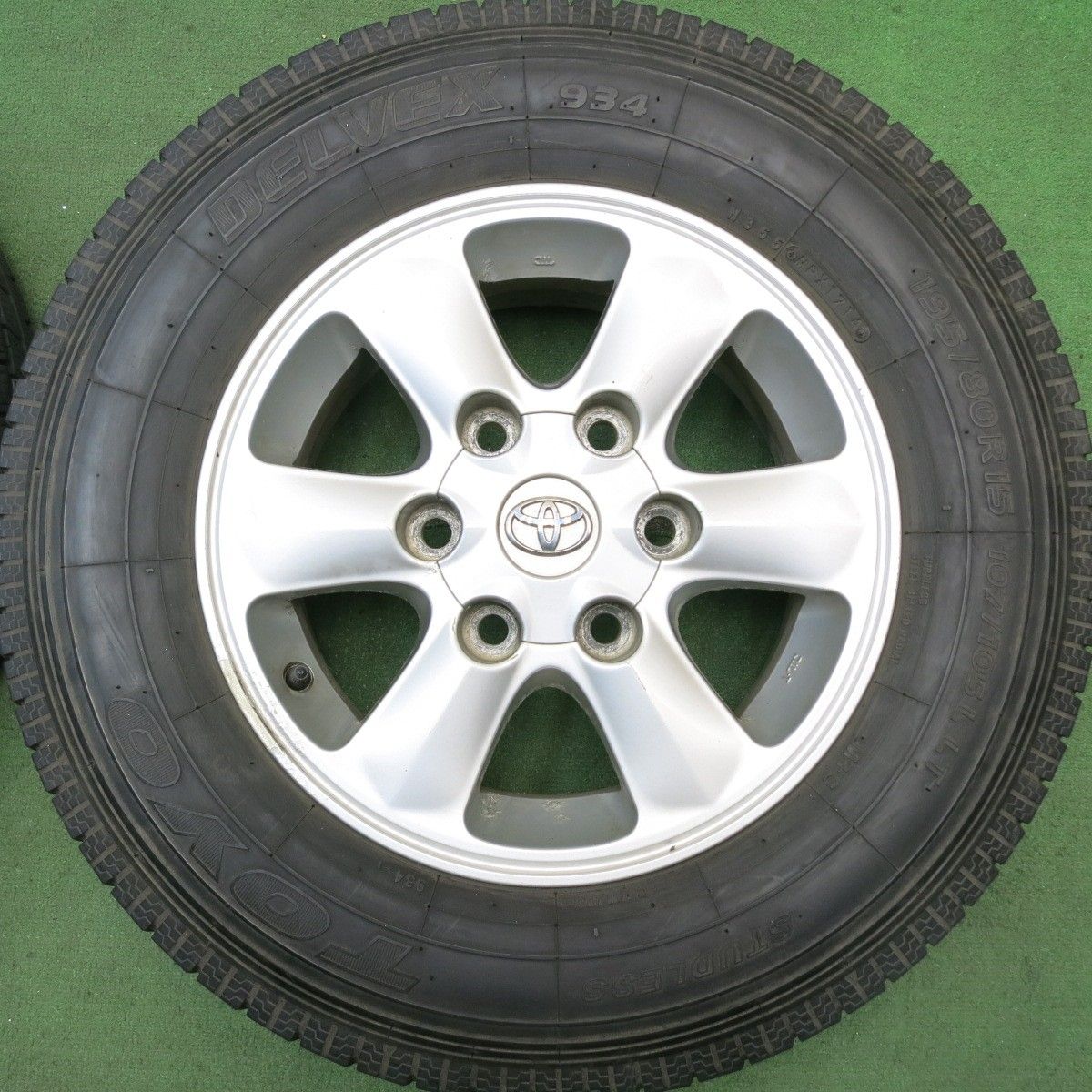 バリ溝！9.5分☆トヨタ 200系 ハイエース 純正 OP 195/80R15 107