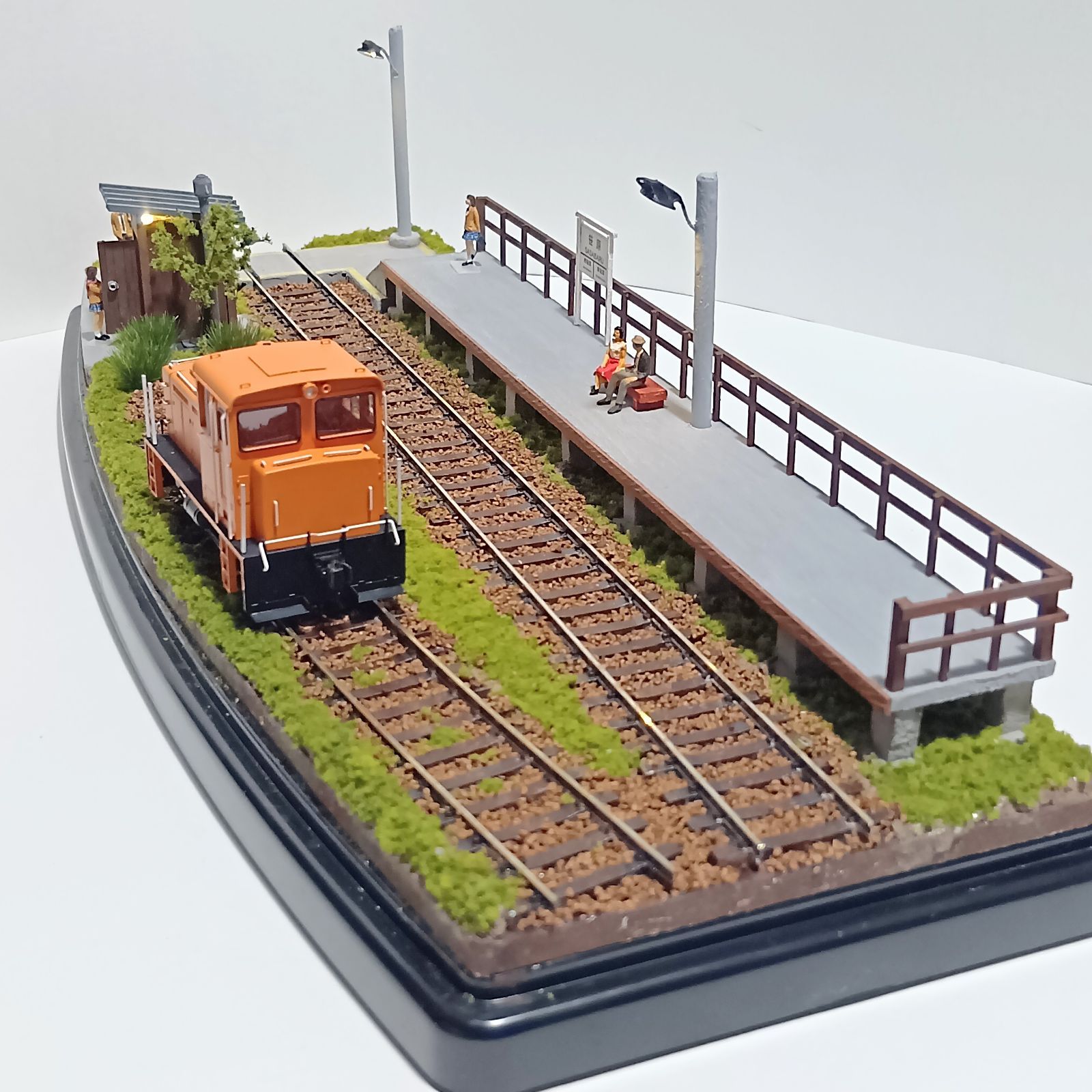 HOゲージ ジオラマ 駅　中古 鉄道模型 HOゲージ ジオラマ 車両展示台(無人駅) - メルカリ