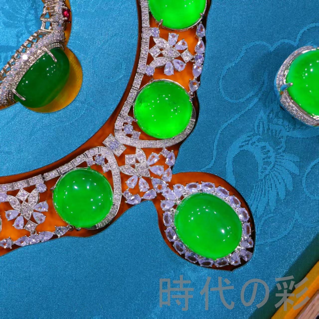  中国古美術 清代 高冰翡翠 宝石彫 旧家蔵 精工彫刻 共箱 唐物 アンティーク 宝飾品 インテリア その他 美術品 アンティーク コレクション