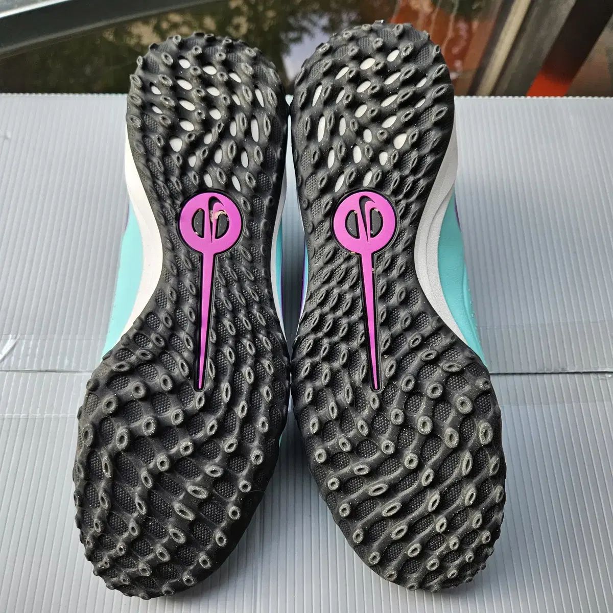 NIKE