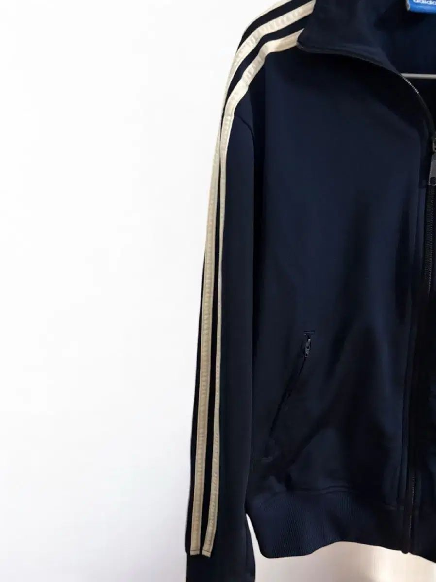 adidas アディダス