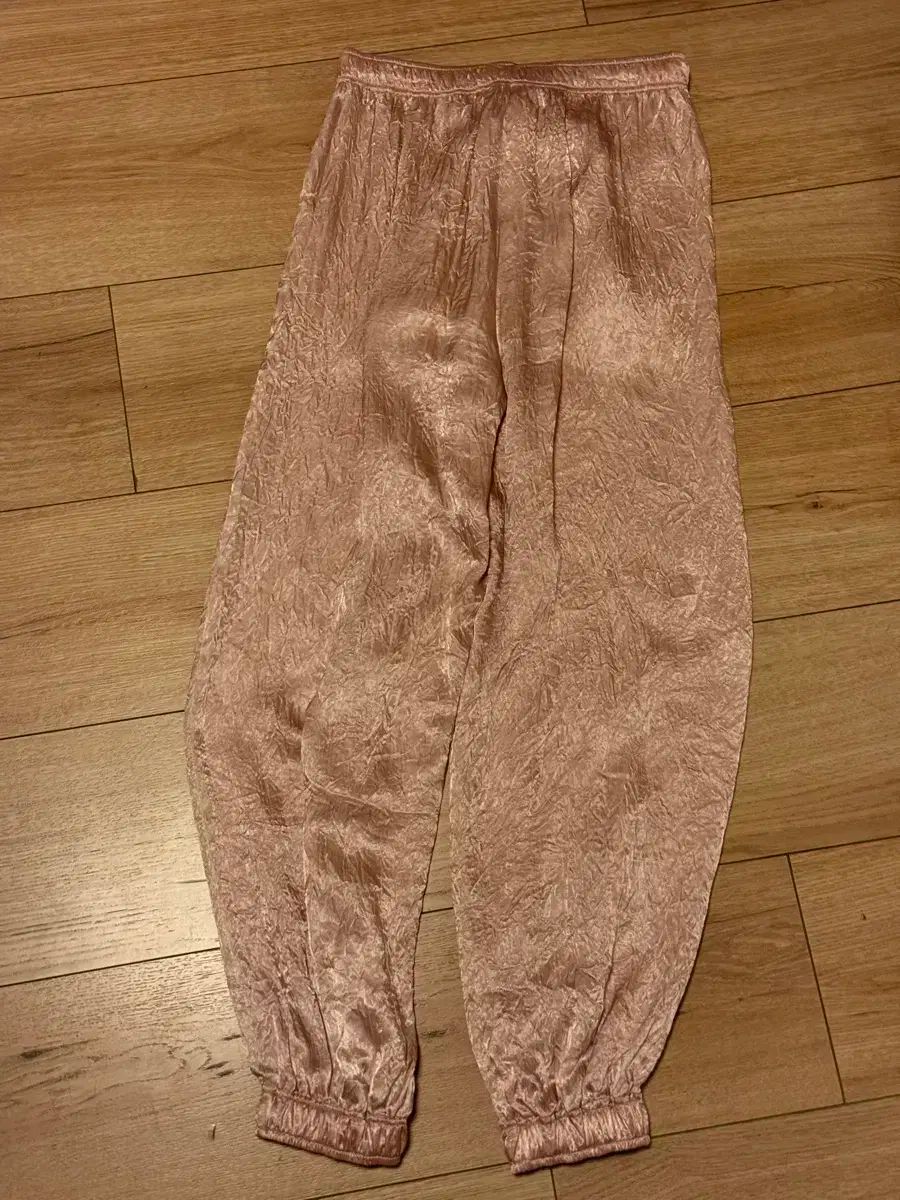 freckle seoul ピンク サテン ジョガー パンツ WWW_DECORATOM_COM_BR