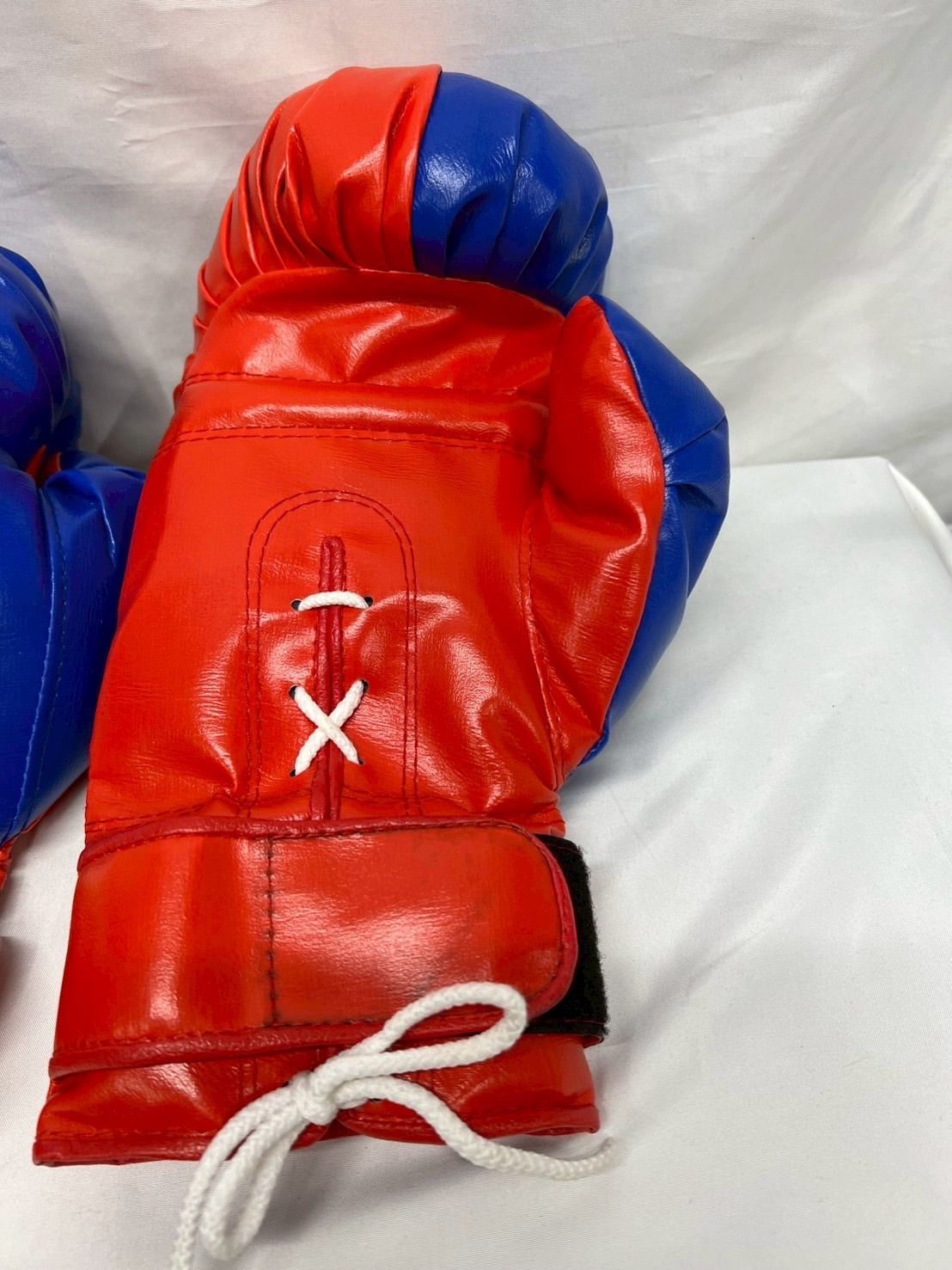 CLETOREYESボクシンググローブ8ozタイトルプラチナムパンチングミット