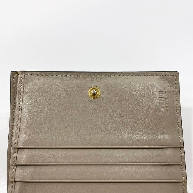 【わかば】FENDI ベージュ 二つ折り財布 フェンディ 二つ折り財布 ピンクベージュ バイザヤード 8M0387