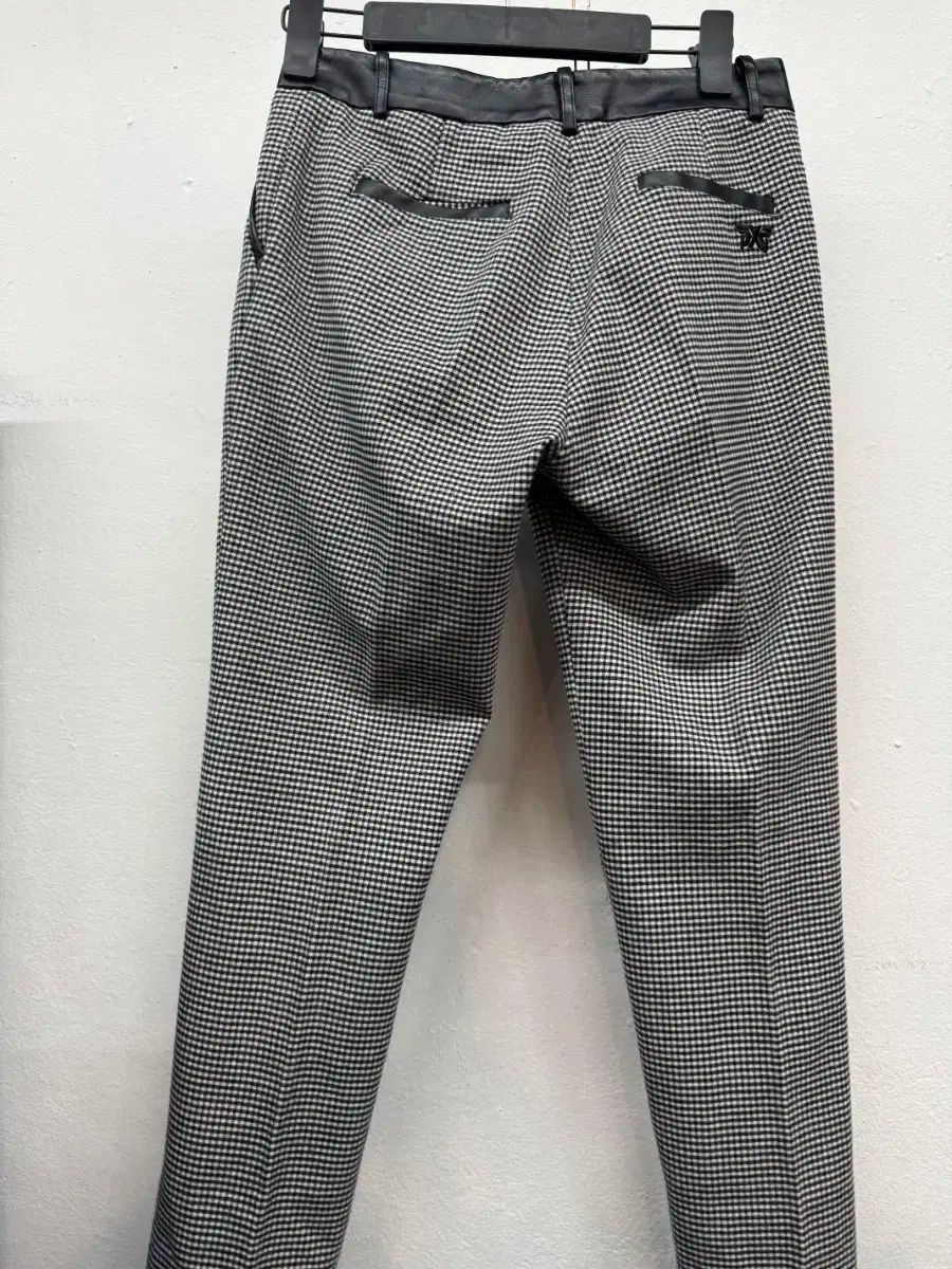 チェックパンツ