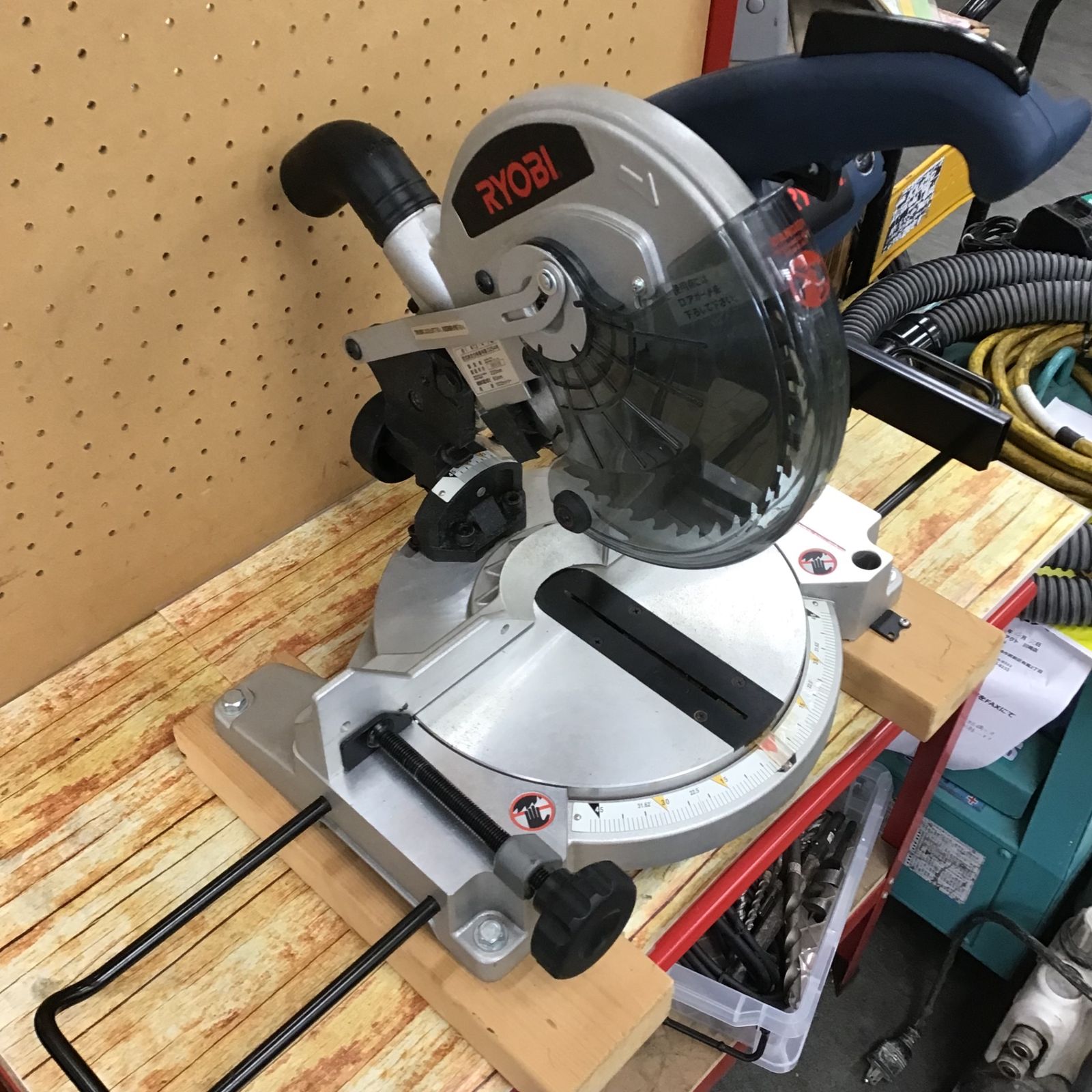 〇リョービ(RYOBI) 卓上丸ノコ TS-225【川崎店】 - メルカリ