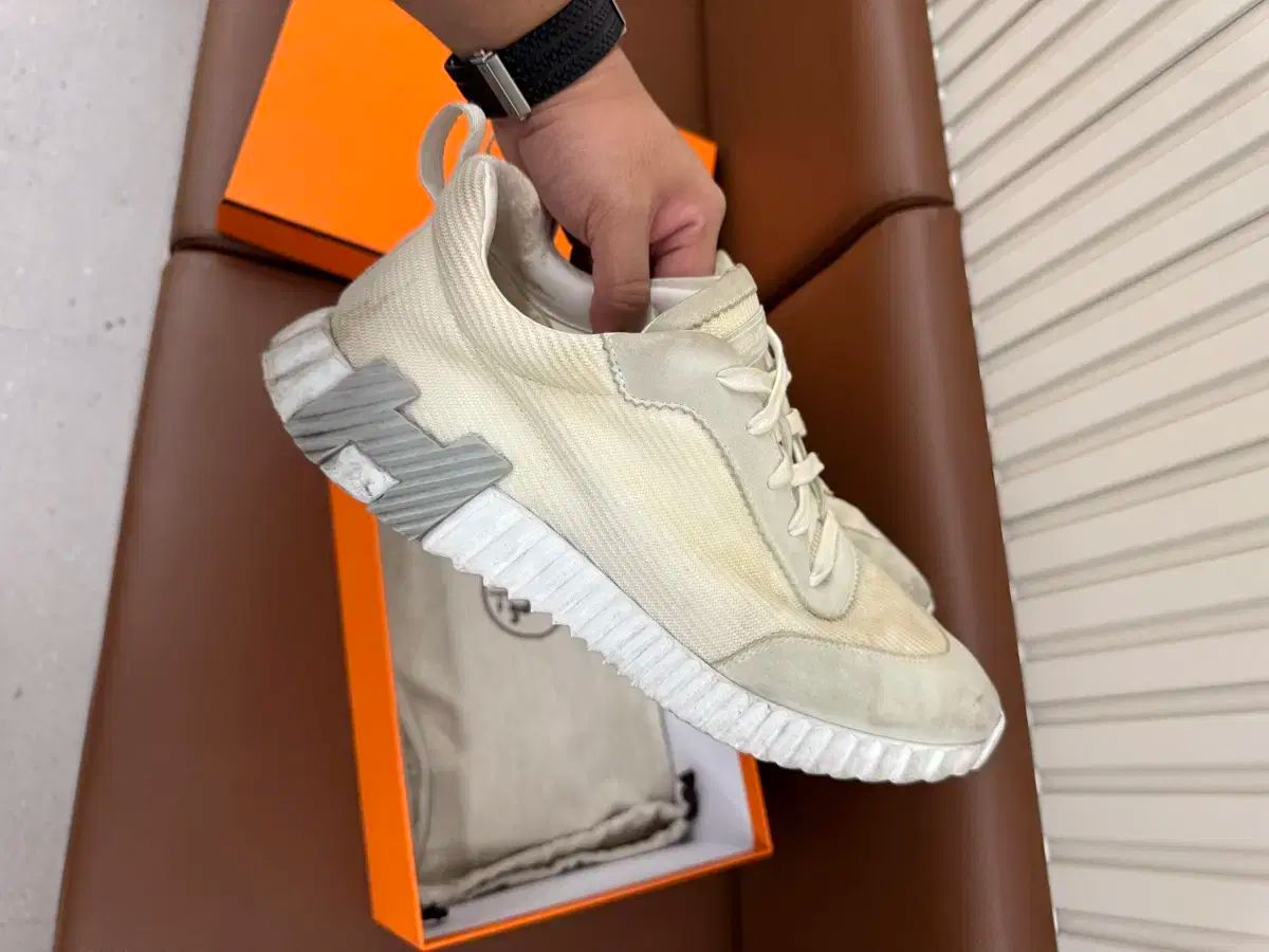 HERMES フレックス　バウンシング ホワイト &オレンジ　サイズ42 HERMES(エルメス) バウンシング 42 サイズ HERMES フレックス