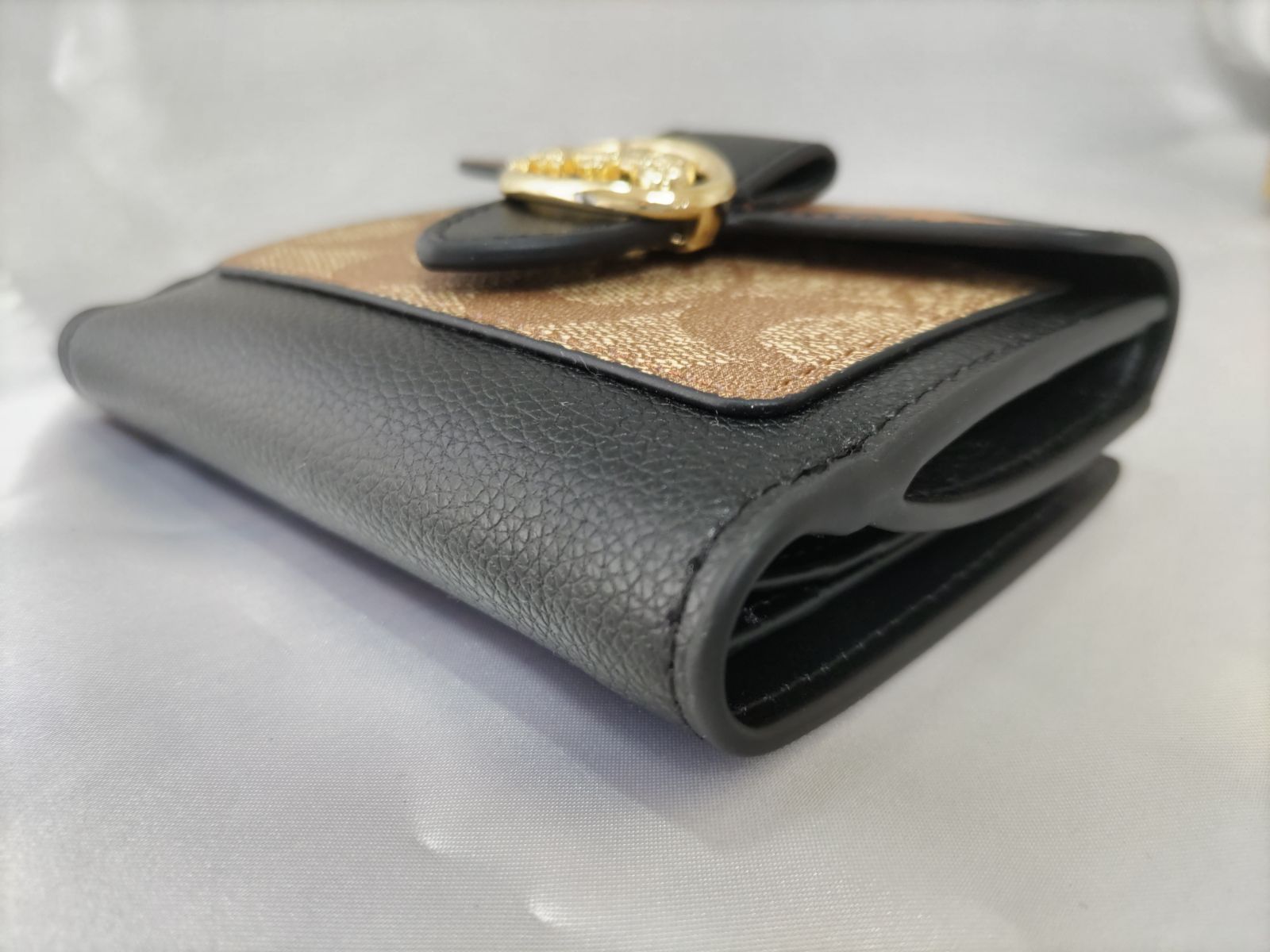 COACH シグネチャー二つ折財布 馬車ロゴ - メルカリ