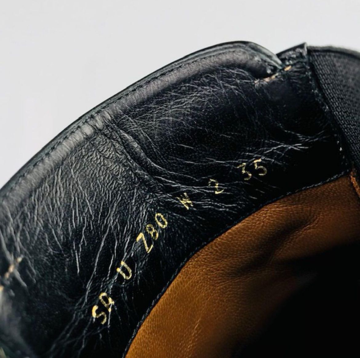 レザー メタルスタッズストラップ付き