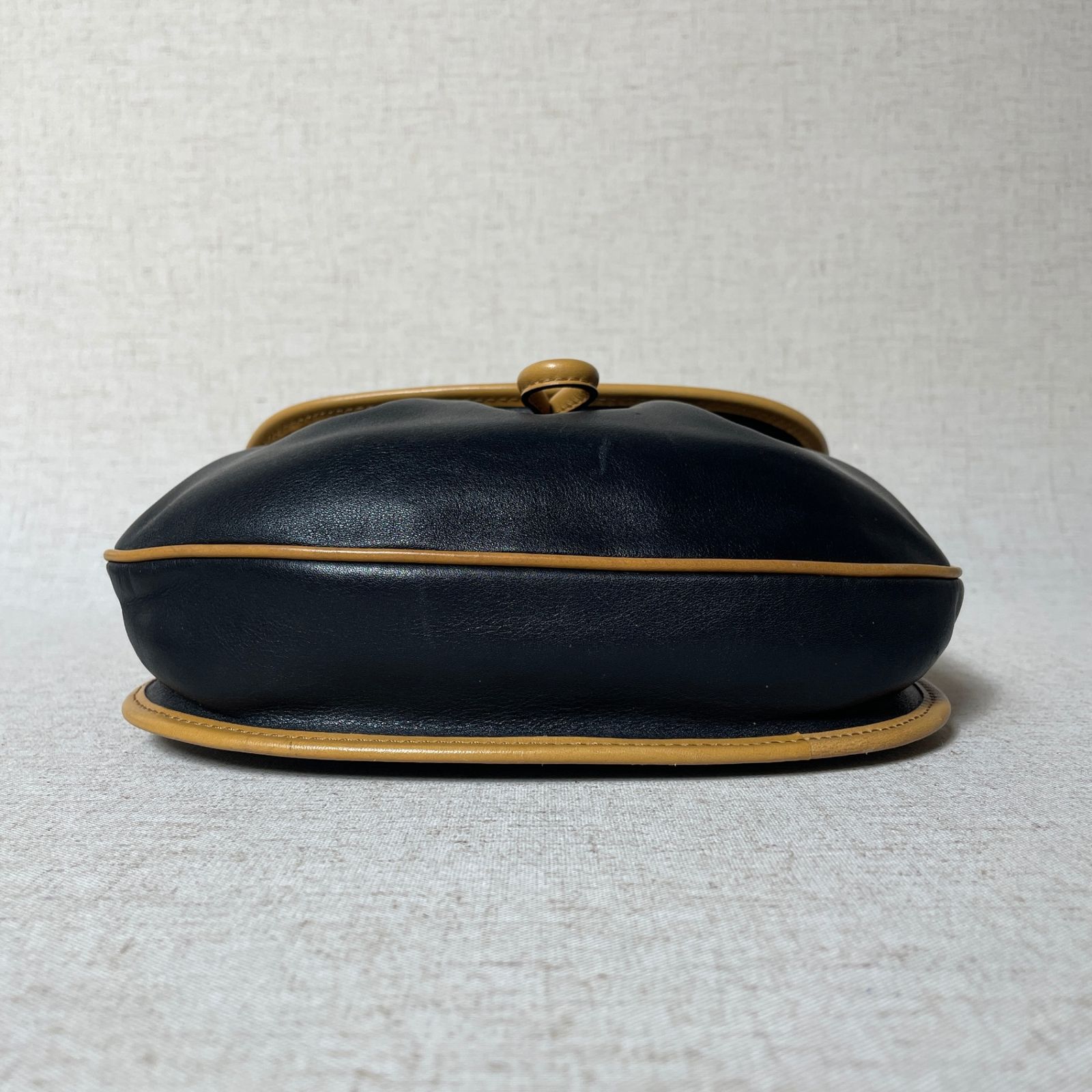 2503-132｜美品｜セリーヌ ショルダーバッグ レザー ブラック トリオンフ 2503-132｜美品｜セリーヌ ショルダーバッグ レザー ブラック