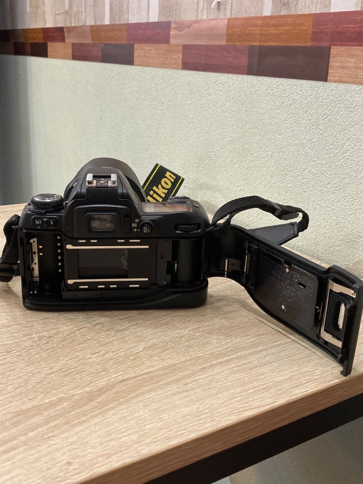 Nikon F80 フィルムカメラ TAMRON レンズ Nikon ニコン F80 タムロンレンズ付き ジャンク品 - メルカリ