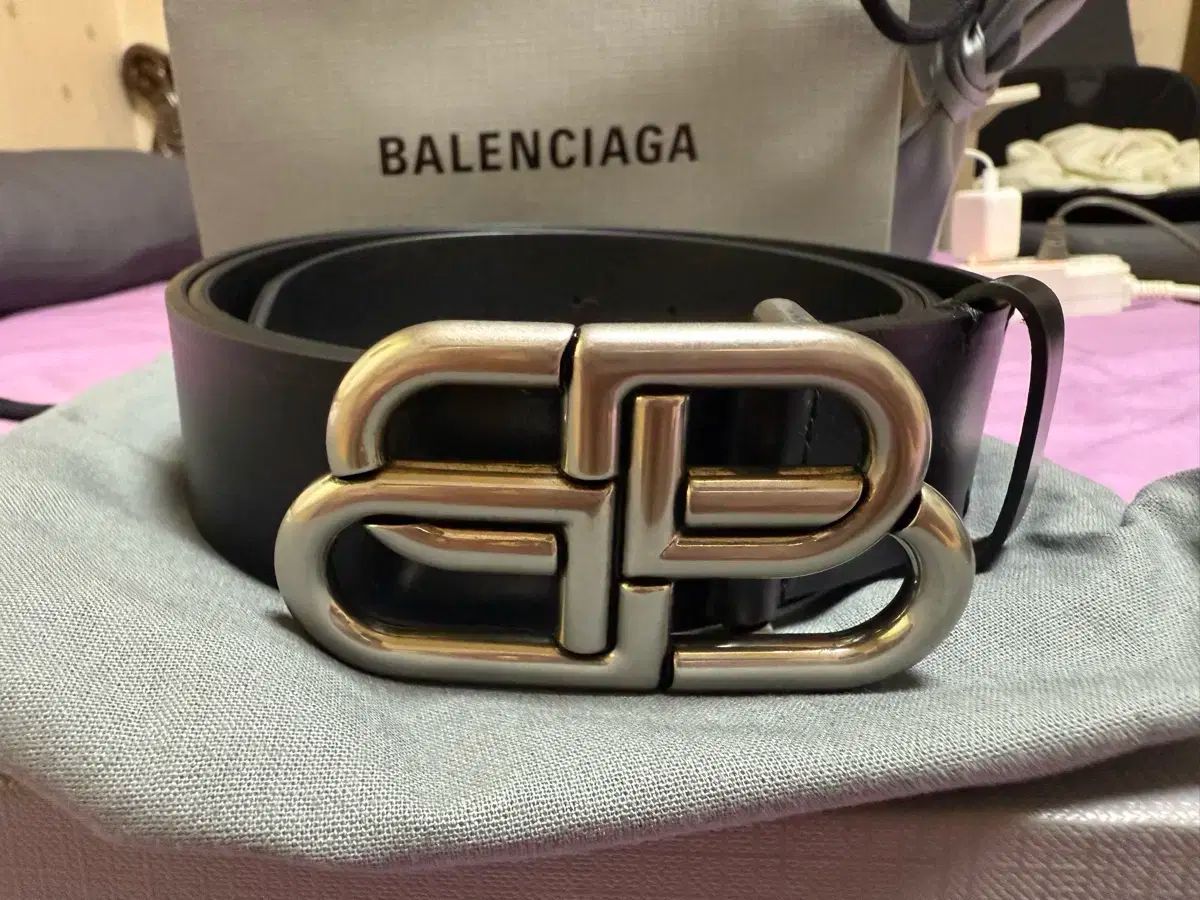 やまひ 新品同様！バレンシアガ BBロゴベルト カーフクロコ型押し やまひ 新品同様！バレンシアガ BBロゴベルト カーフクロコ型押し