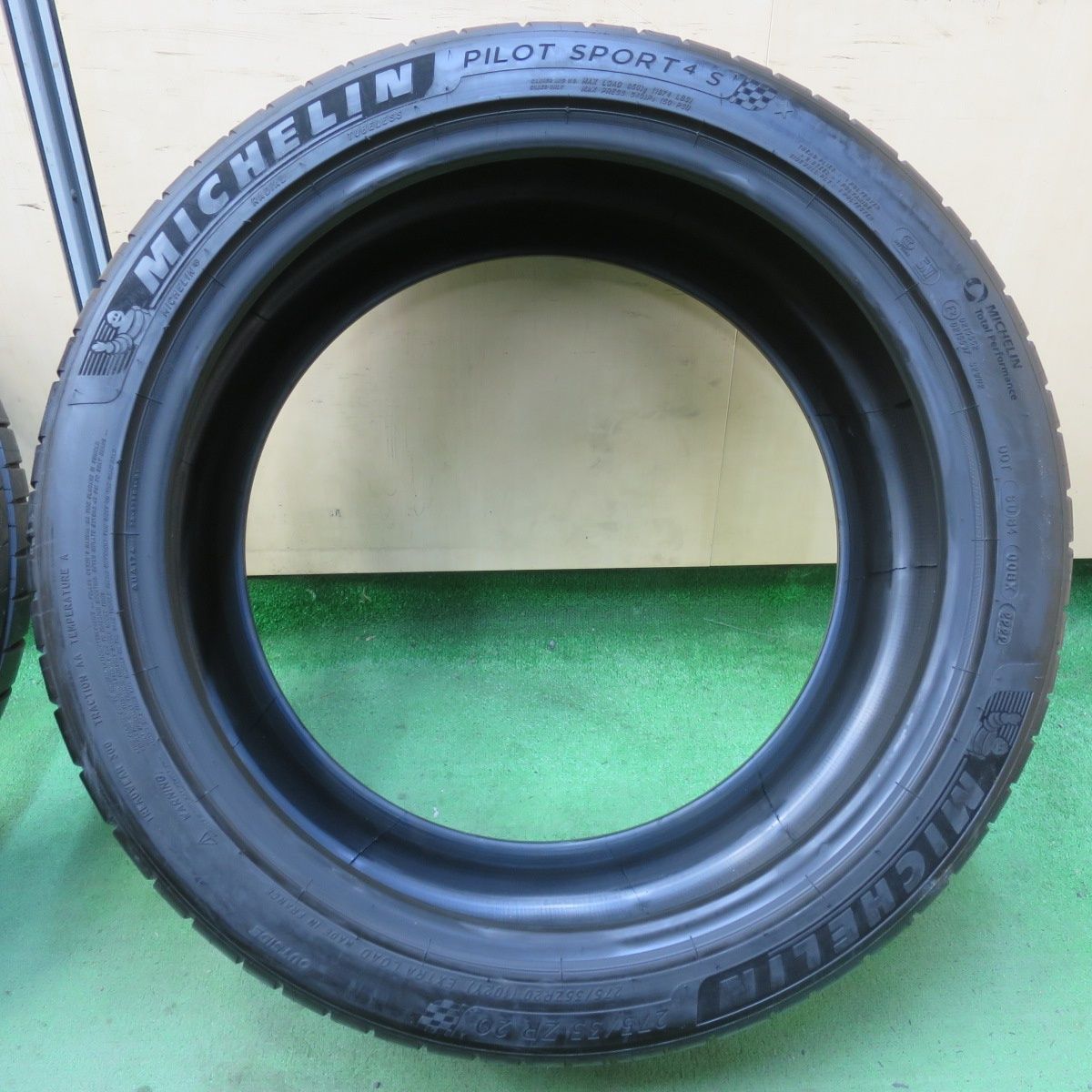 285|35R20
