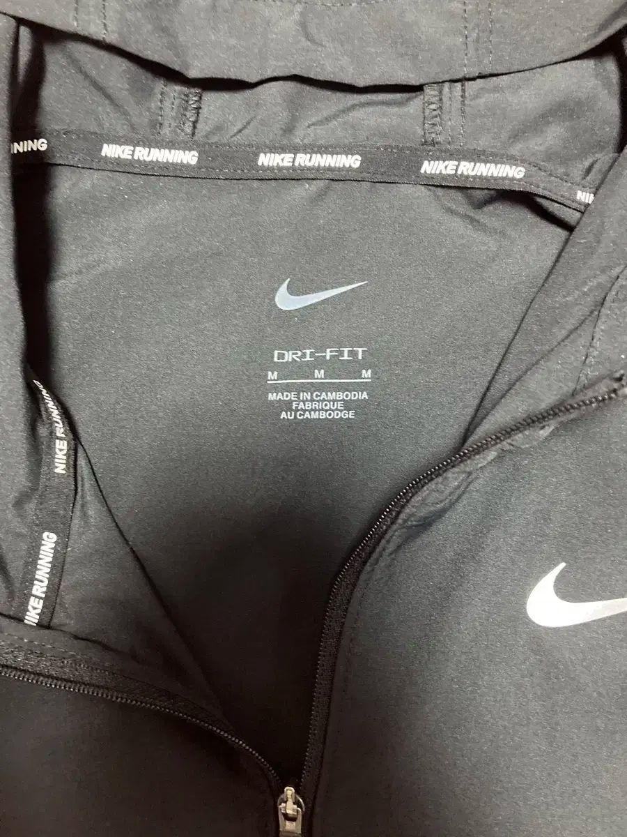 NIKE