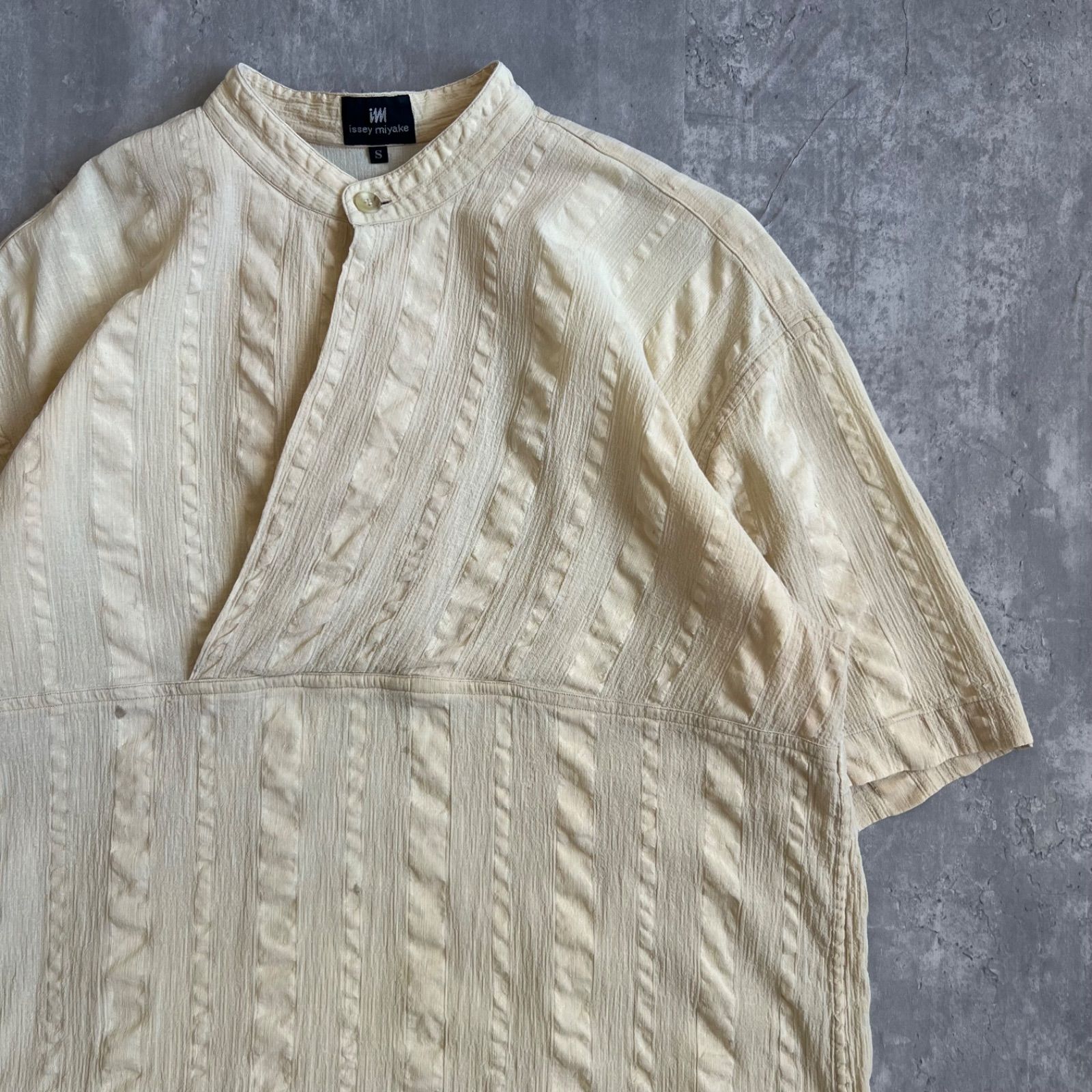 ノーカラーシャツ ベージュ