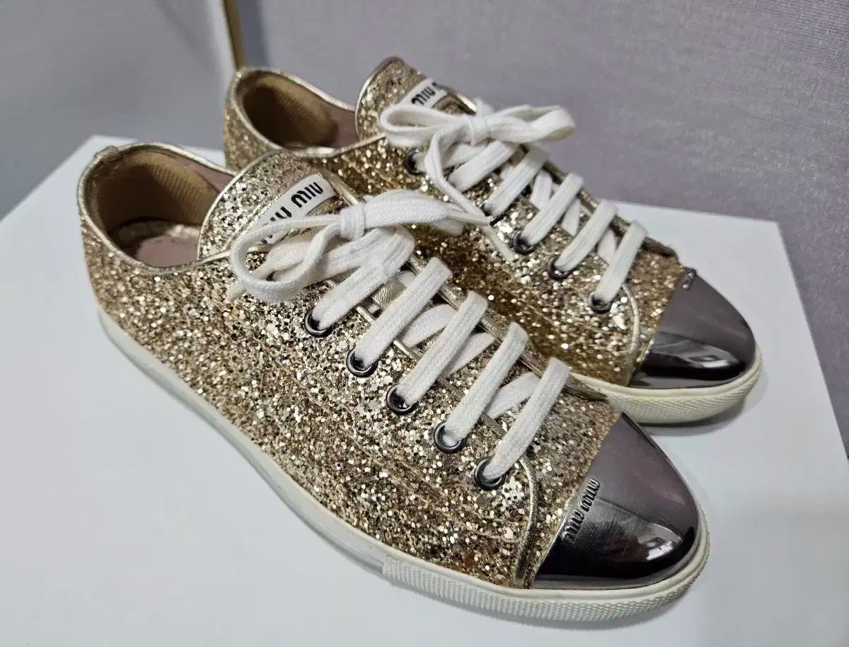 MIU MIU ミュウミュウ ゴールド グリッター スニーカーズ 36 サイズ