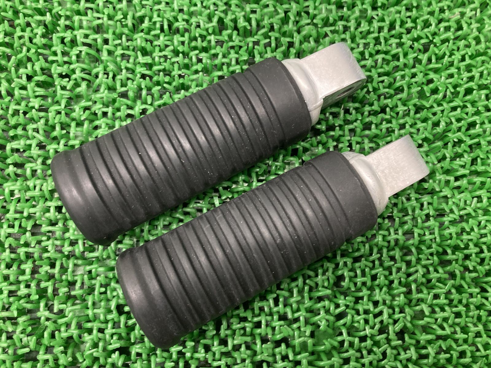 FLSB1750 タンデムステップペグ 左右 ハーレー 純正 バイク 部品