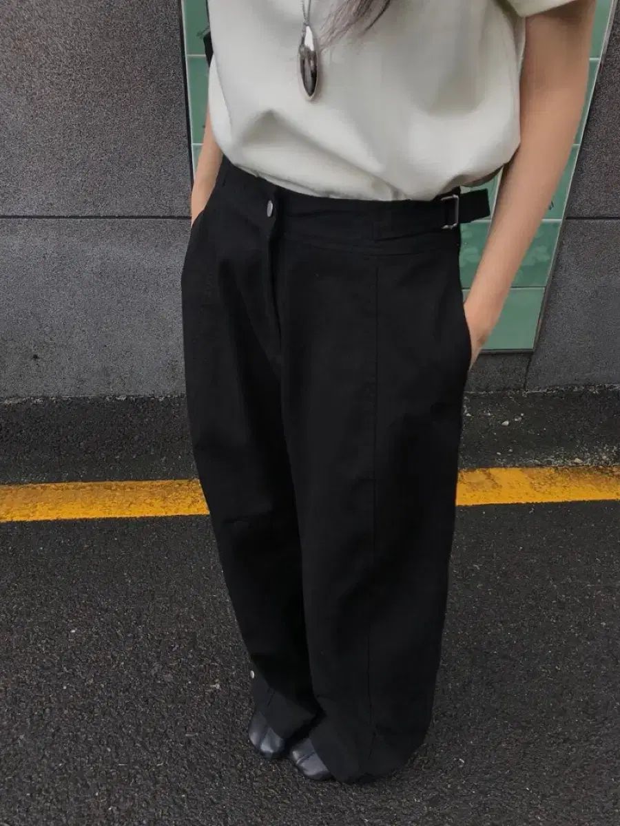 ウナフ カーブサイドベルト パンツ