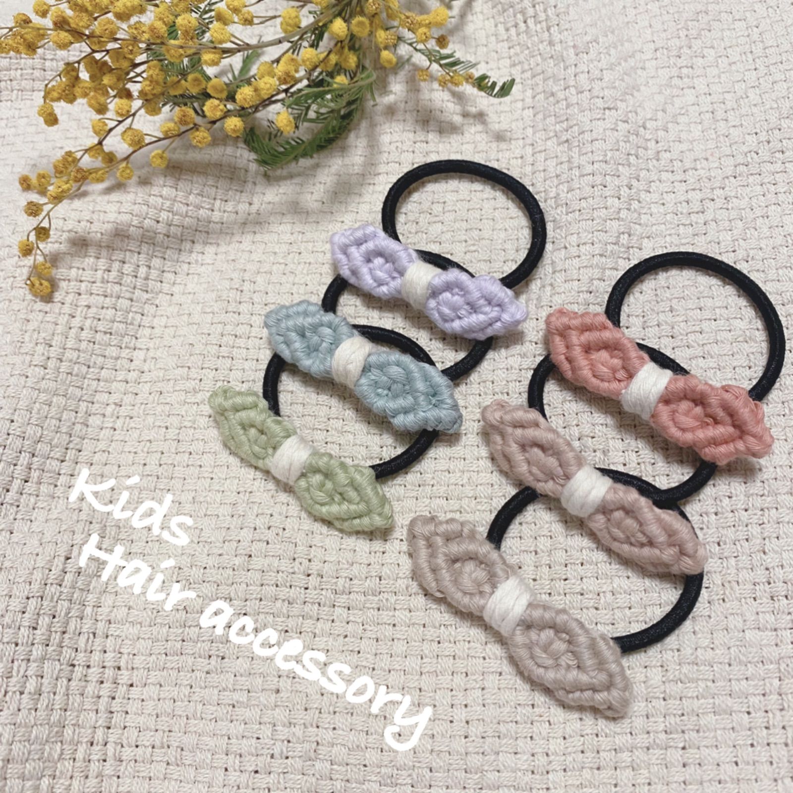 マクラメ編みヘアアクセサリー 受注製作】マクラメヘアゴム*:.✧【ホワイト】 - Titta Titta