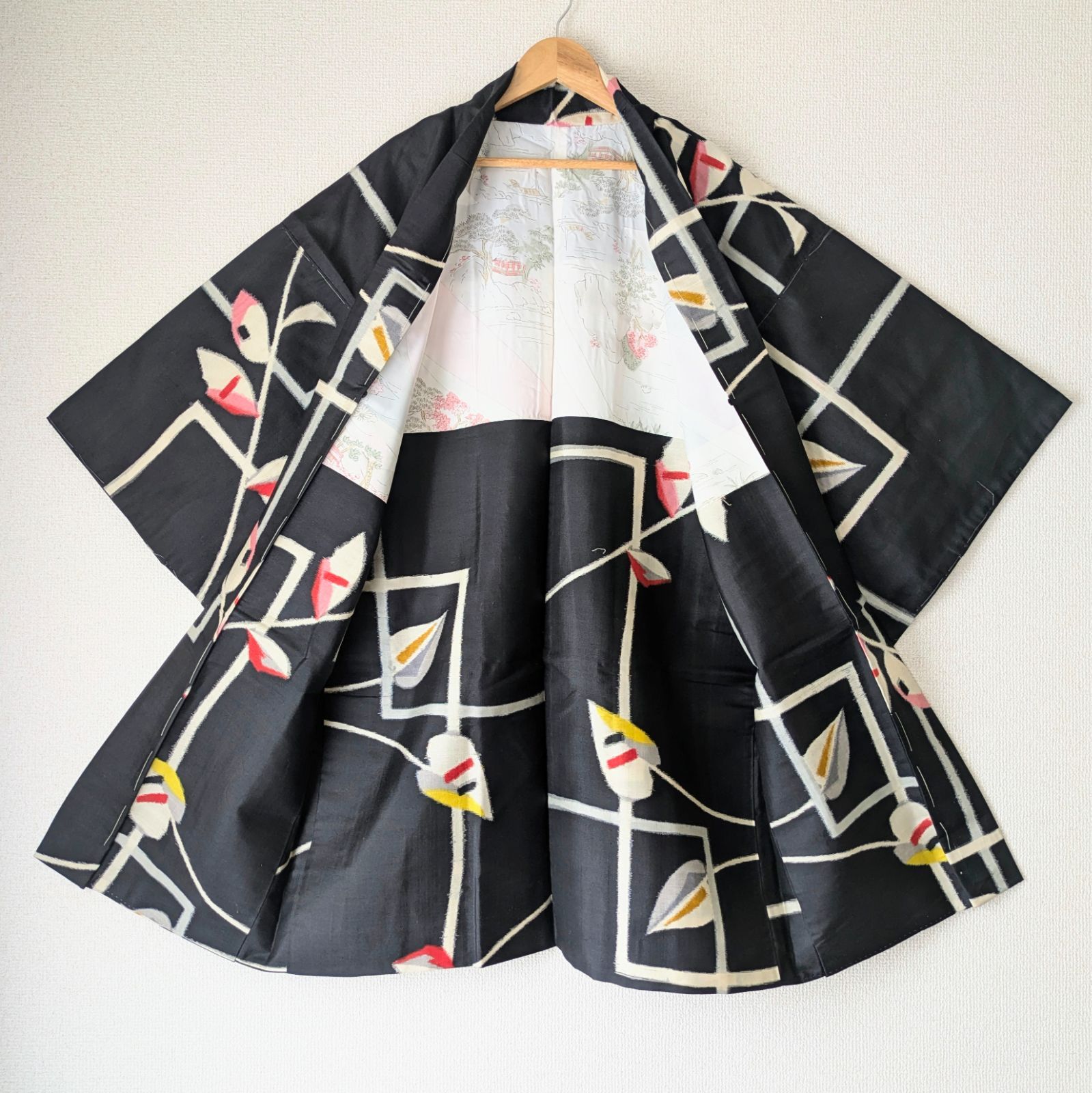 Japanese Vintage Haori Long Meisen Black Modern Abstract Pattern Silk Kimono Gown Old-ⅽloth 長羽織 羽織 正絹 銘仙 黒 モダン抽象柄 古布 時代布 大正浪漫 和洋折衷