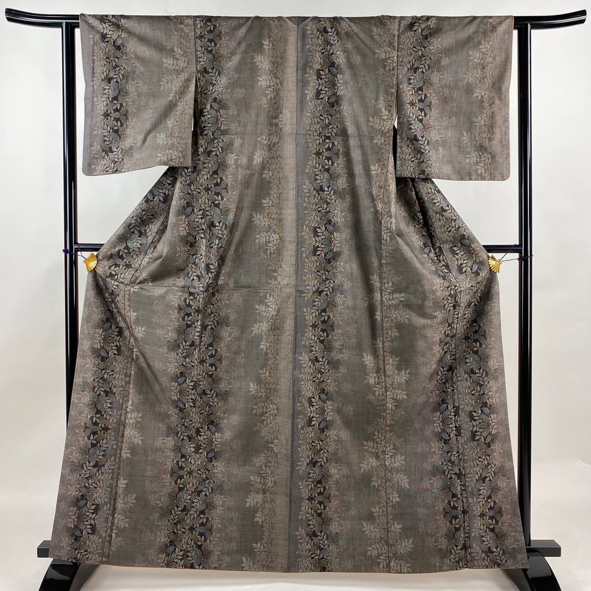 紬 身丈164cm 裄丈62.5cm S 袷 葉と実 茶色 正絹 秀品