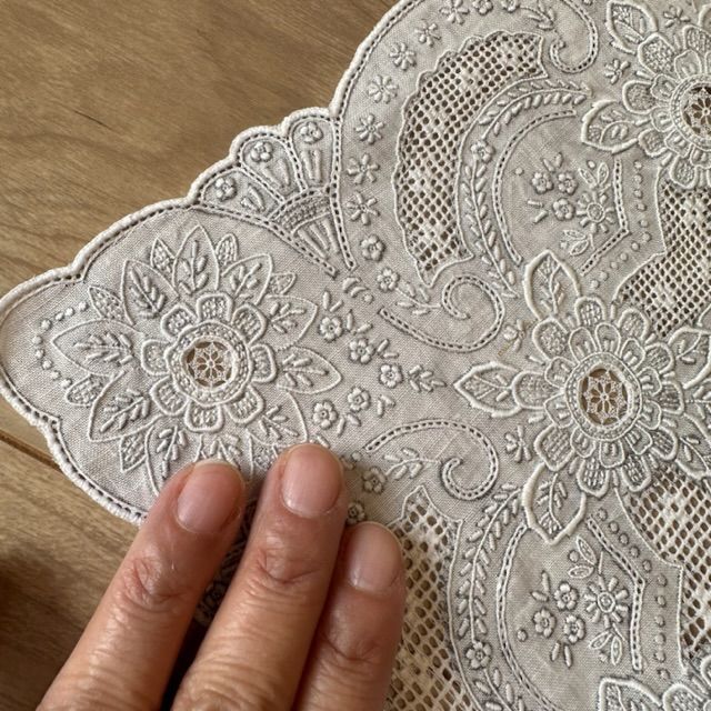 美品 スワトウ 刺繍 ハンカチ SWATOW しつこい