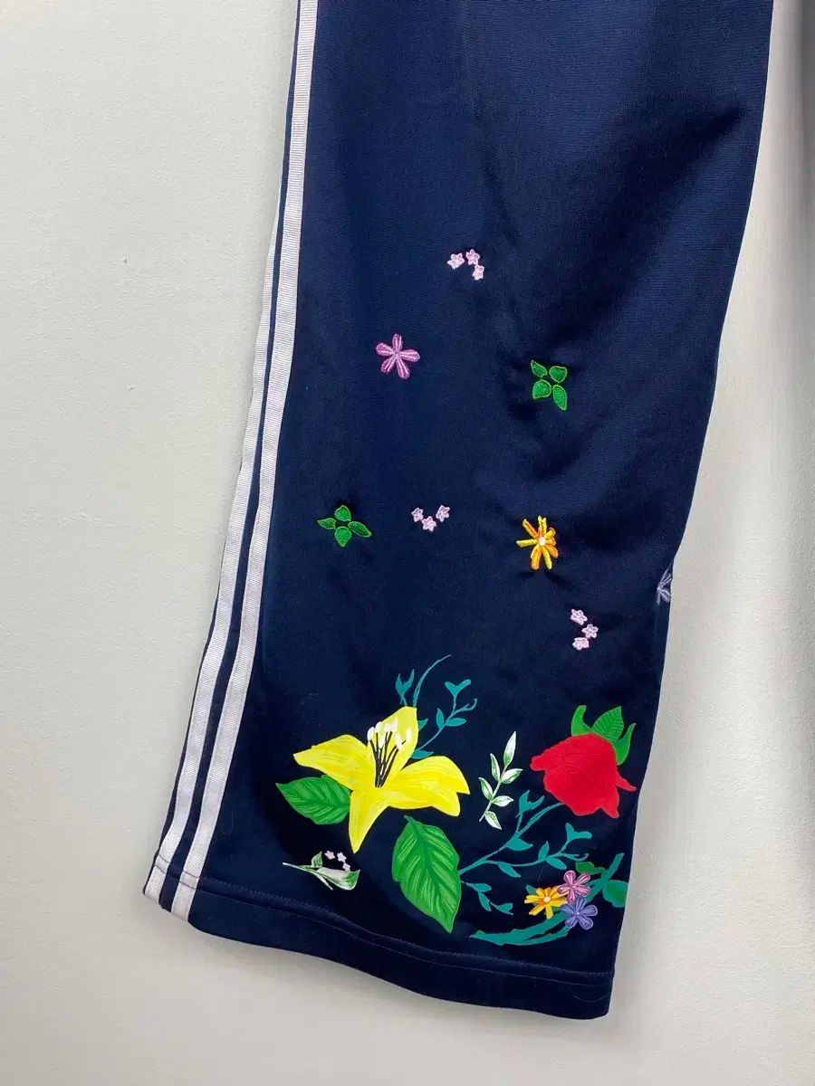 刺繡 トラックパンツ