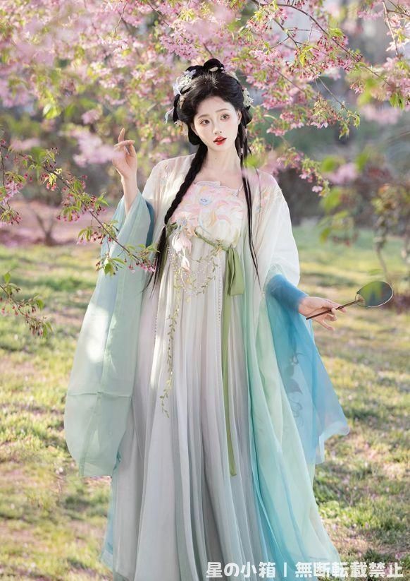 2025 豪華刺繍 漢服 かんふく 古風衣装 レトロ風 中華ロリータ コスプレ ワンピース 唐装 仙女服 中華風 美しい刺繍 撮影会 舞台演出 推し活 仮装 HF 311