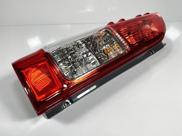 200系 ハイエース 7型 純正 テールランプ 左側(助手席側)☆新車