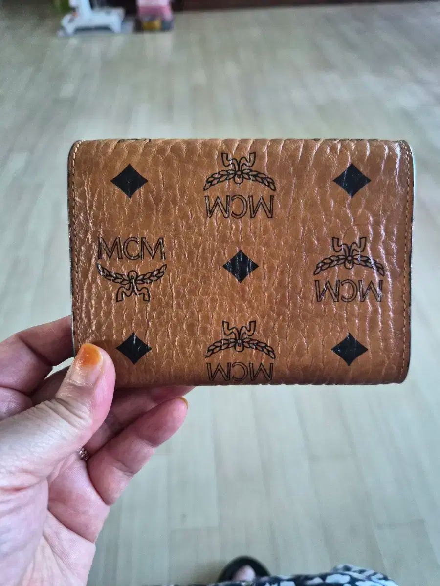mcm 二つ折り財布 - メルカリ