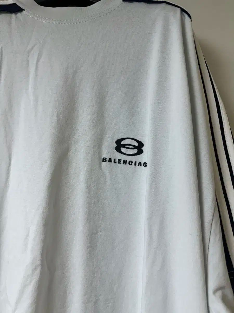BALENCIAGA ユニティ スポーツ アイコン オーバーサイズ Tシャツ Unity Sports Icon Oversized T-shirt in Faded Black/white