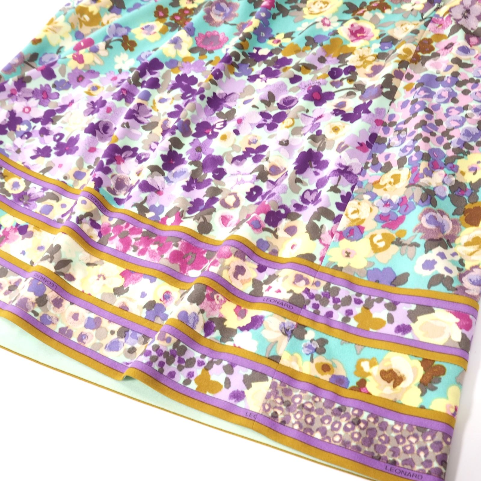 美品 レオナール LEONARD ウール シルク 花柄 総柄 スカート