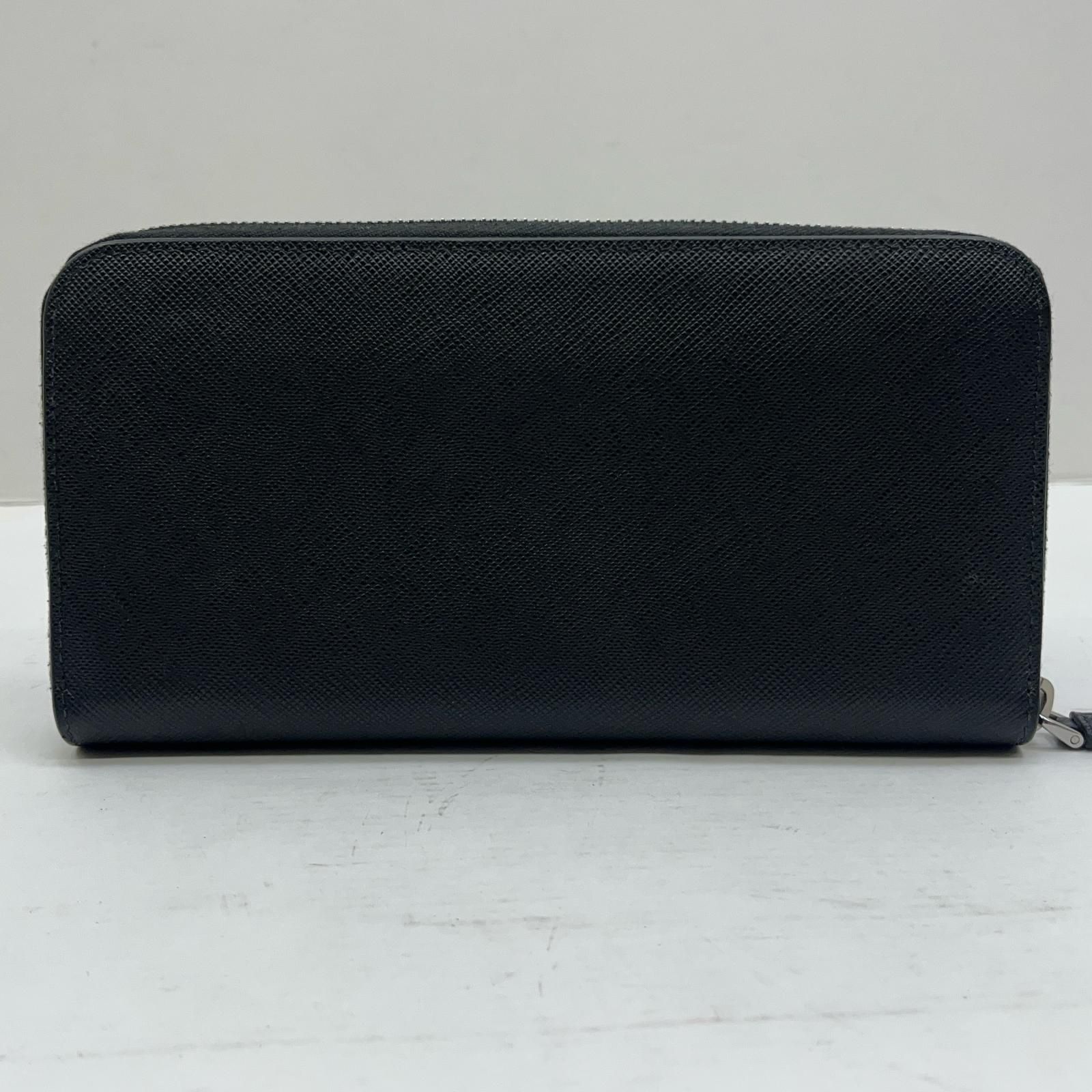 ✨極美品✨　PRADA 長財布　エンボスロゴ　サフィアーノレザー　エンボスロゴ プラダ 長財布 PRADA サフィアーノレザー エンボスロゴ ラウンド