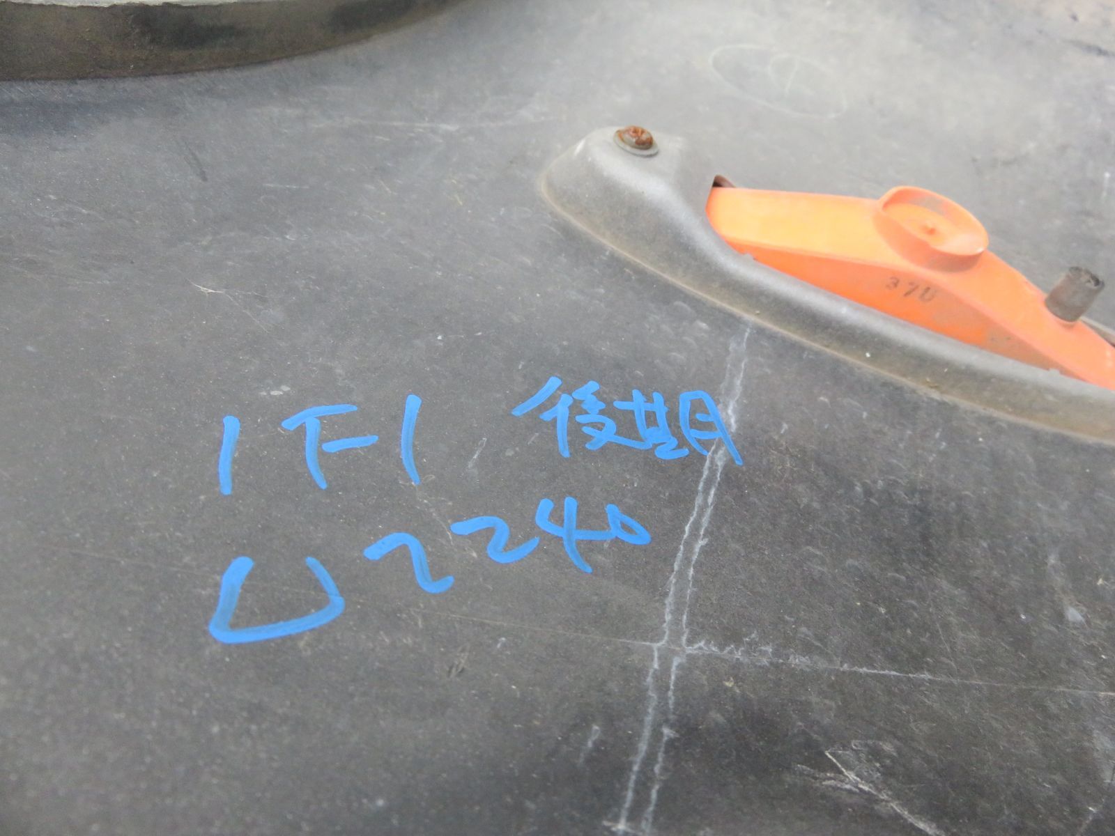 SFC2096 トヨタ純正 後期 ソアラ UZZ40 レクサス LEXUS SC430 フロントバンパー 1F1 コスモシルバー FFCRYSTALESIA_COM