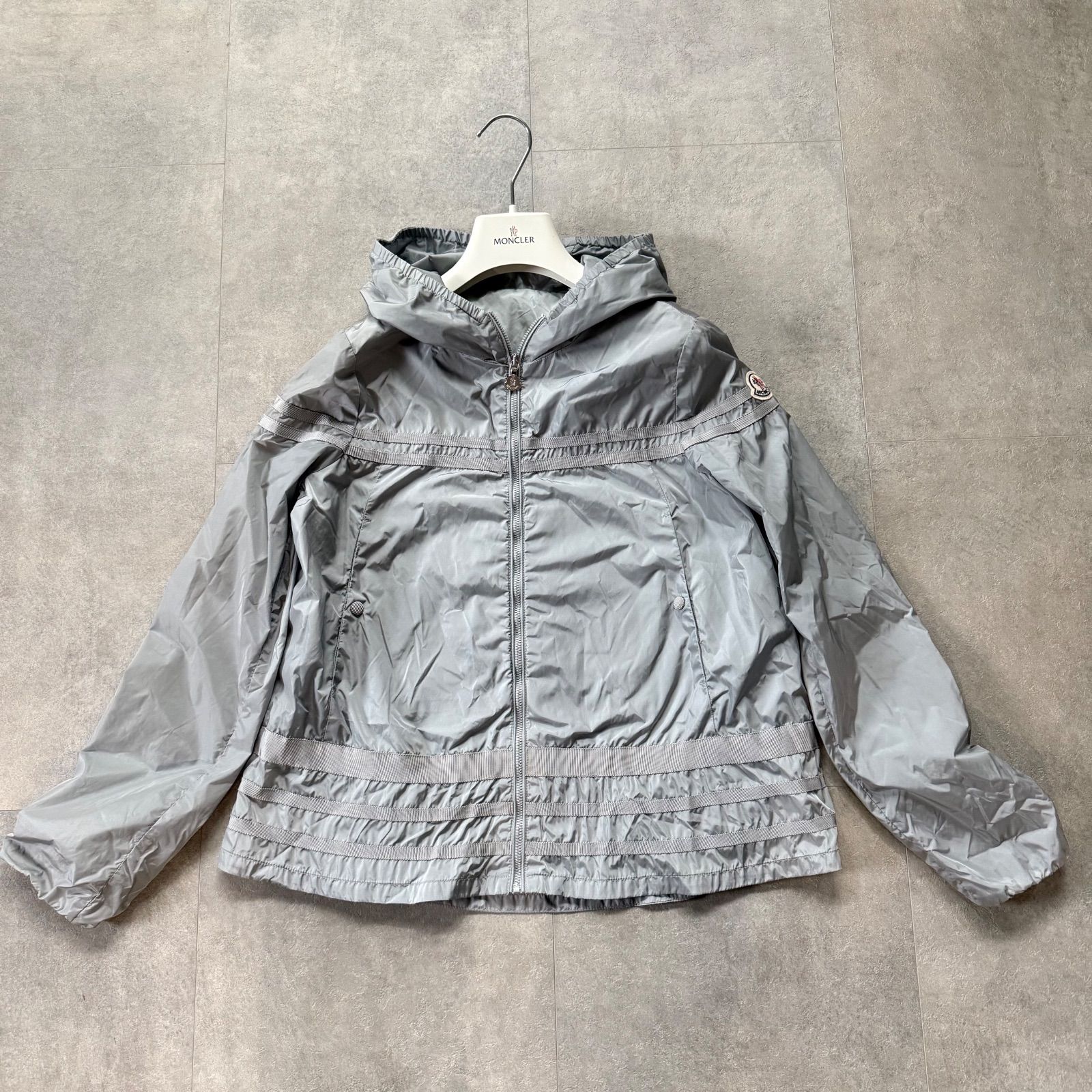 美品 MONCLER モンクレール ナイロンジャケット グレー URIELLE フリル