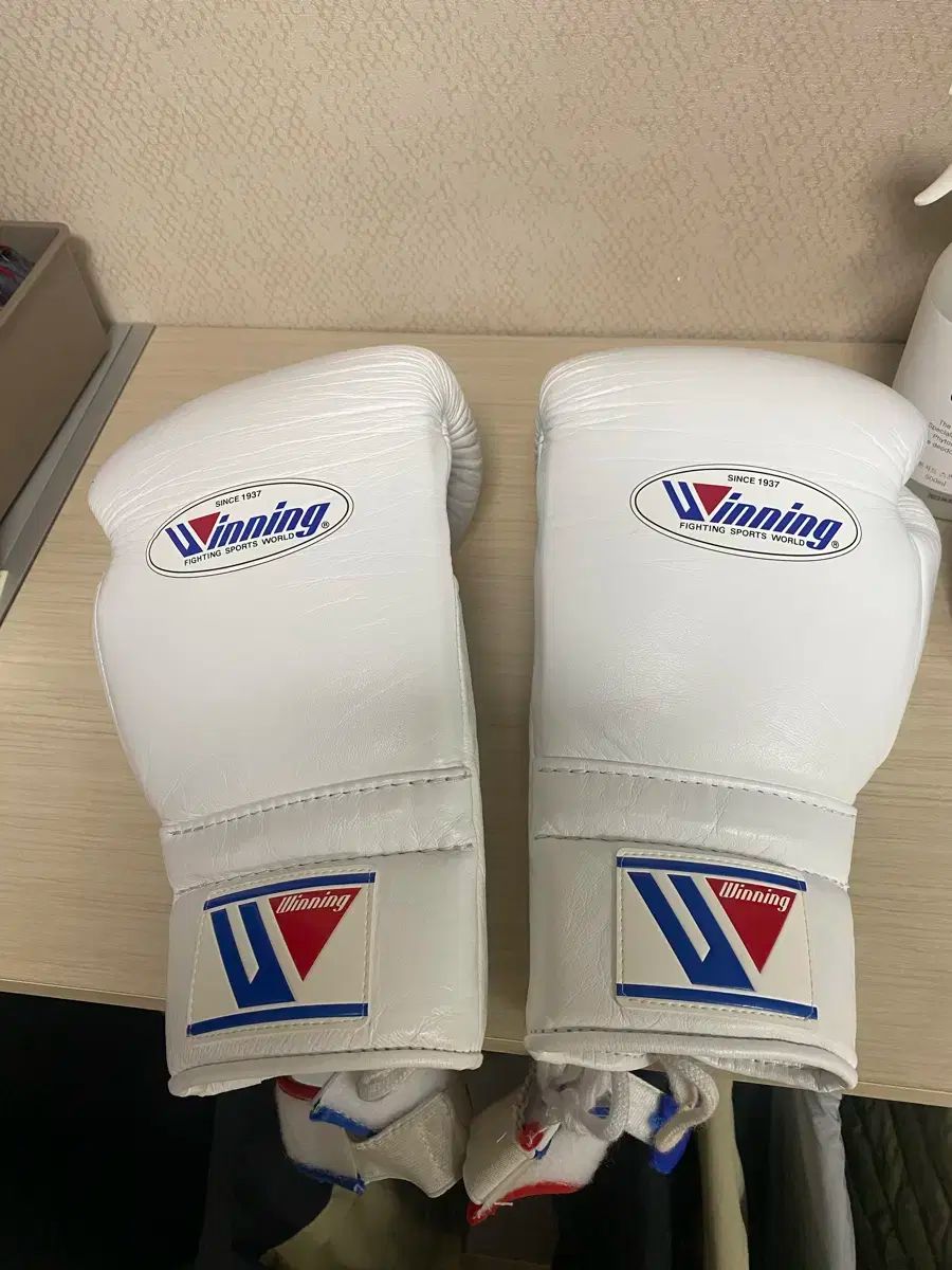 Winning ボクシンググローブ ホワイト12オンス紐 Winning ボクシング