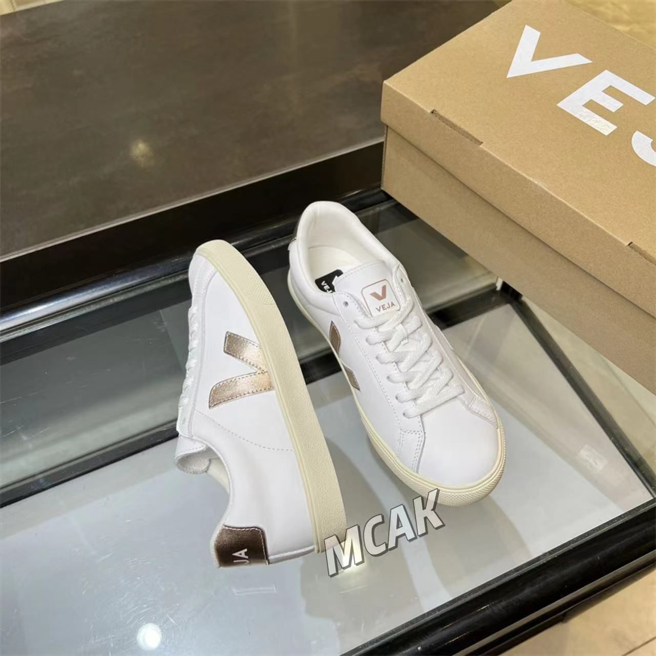 VEJA ヴェジャ Campo LOGO ホワイトゴールドレザー レディーススニーカー 靴