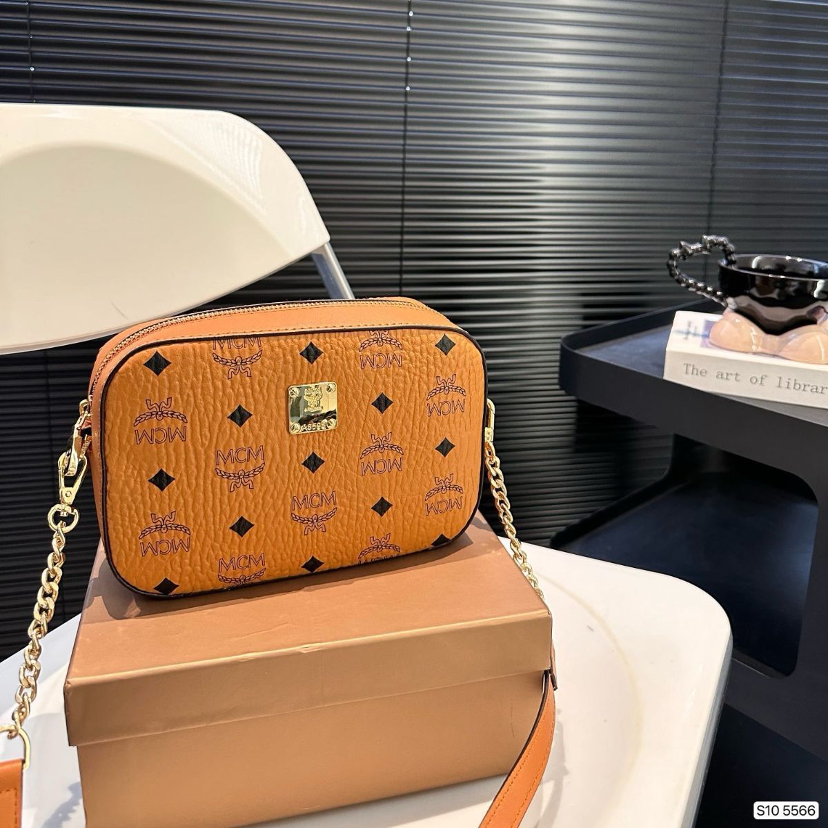 正規品 美品 MCM エムシーエム ショルダー バッグ 鞄 【MNR15135】 MCM エムシーエム ロゴデザイン ショルダーバッグ レザー
