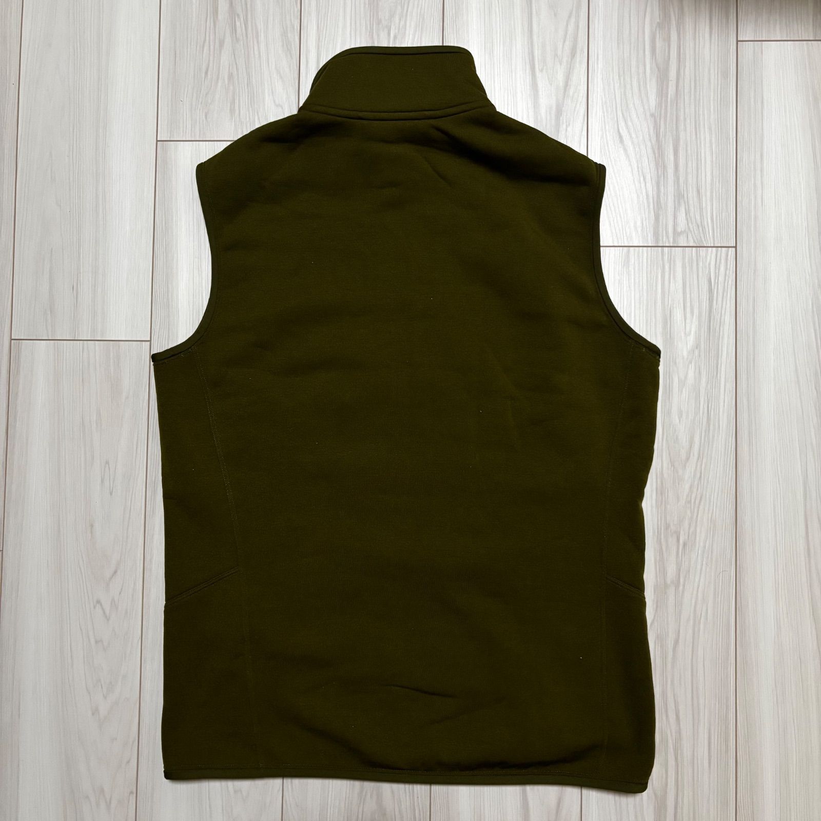 カーキ ナイロン