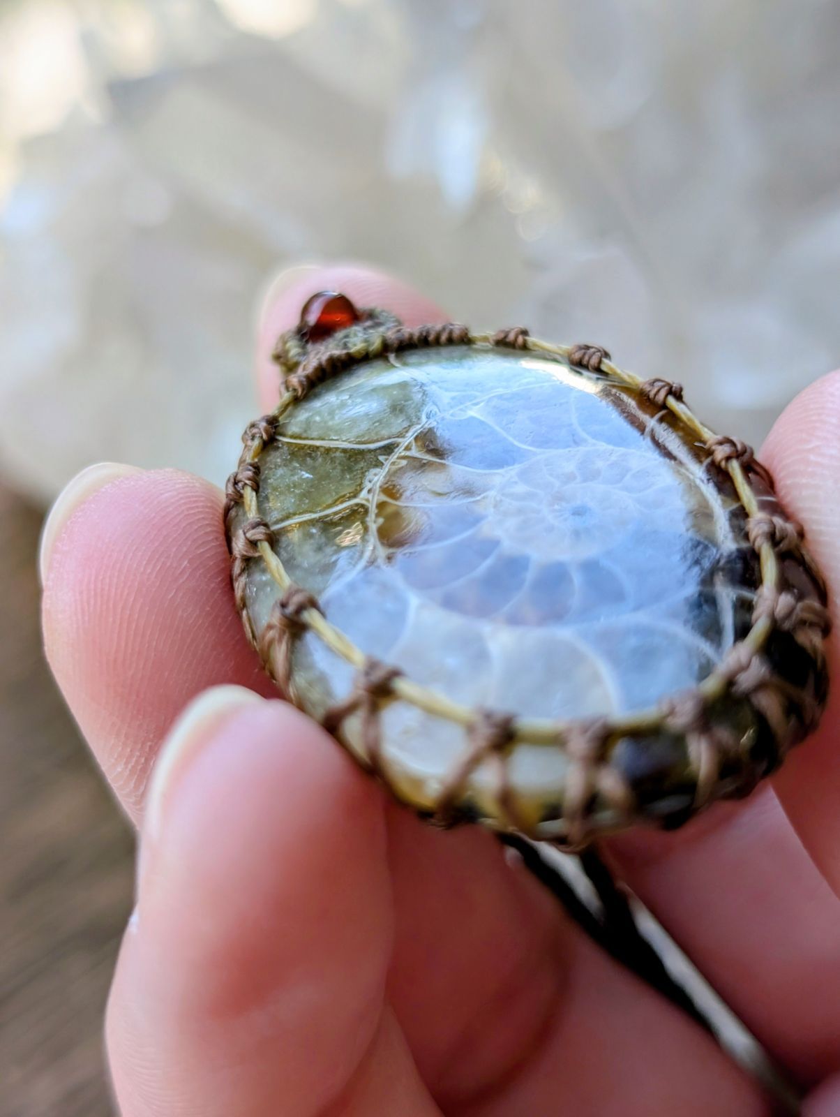 ☆アンティークカラー☆アンモナイト・化石☆マクラメ編みネックレス