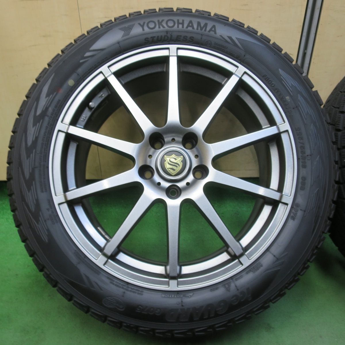 バリ溝 22年 キレイ 9.5分 スタッドレス 225 55R18 ヨコハマ アイスガード G075 社外 アルミ 18インチ PCD114.3 5H 5092605イス