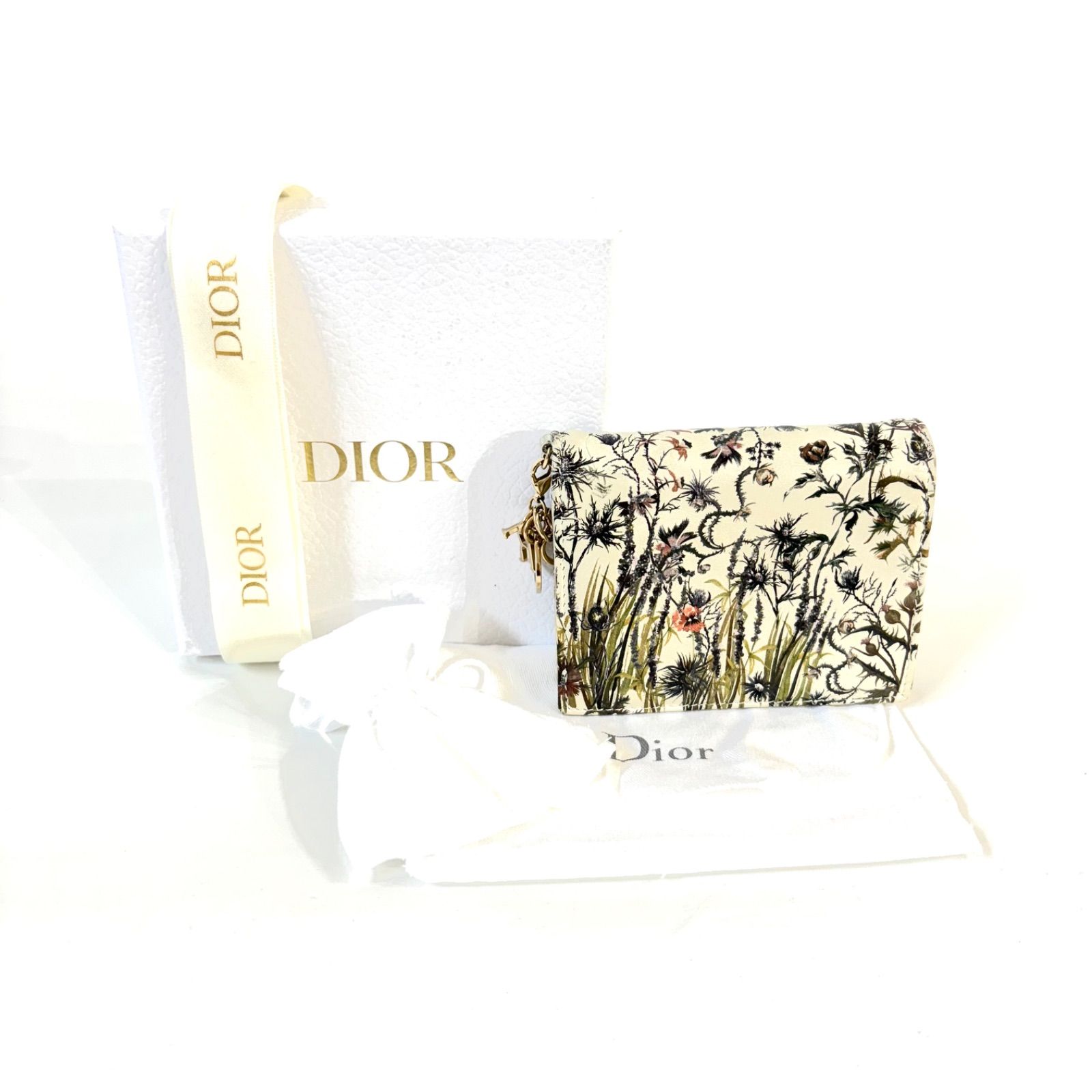 ◼️Christian Dior◼️ ✨日本限定 ✨ ミニウォレット 三つ折り財布 ホワイト マルチカラー フラワー ゴールド金具