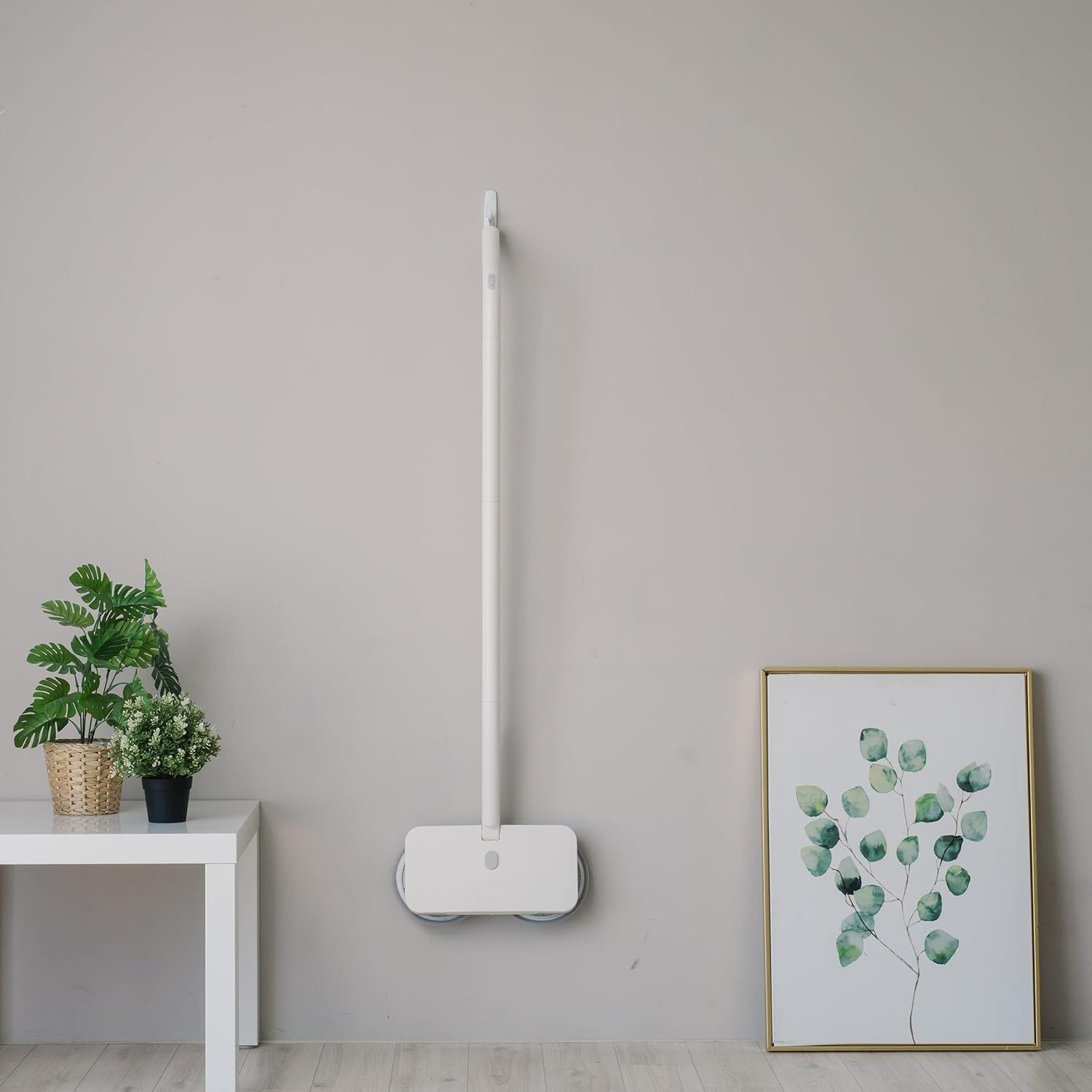 【限定解除】 ±0 プラスマイナスゼロ 激落ちくん コードレス電動モップ 水噴射 自動 LEDライト コードレス回転モップ 拭き掃除充電式 水拭き パイプ調節4種 自立式 軽量 フローリング 掃除 床 モップパッド2枚 H020 ホワイト XJM-H020 W 喜ばしい