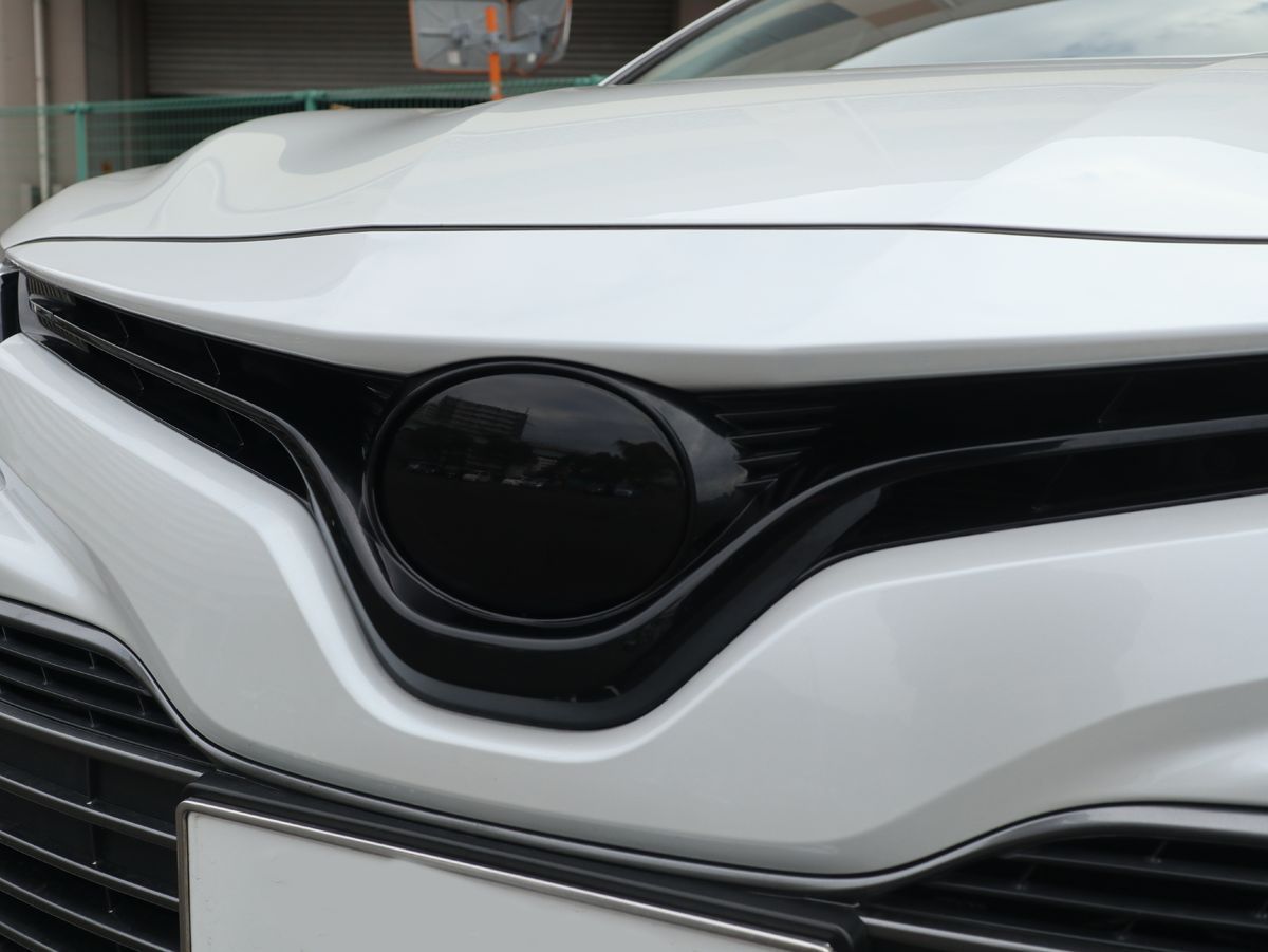 Tint+カット済みエンブレム スモークフィルム(ブラックスモーク5％) カムリ 70 AXVA70/AXVA75/AXVH70/AXVH75