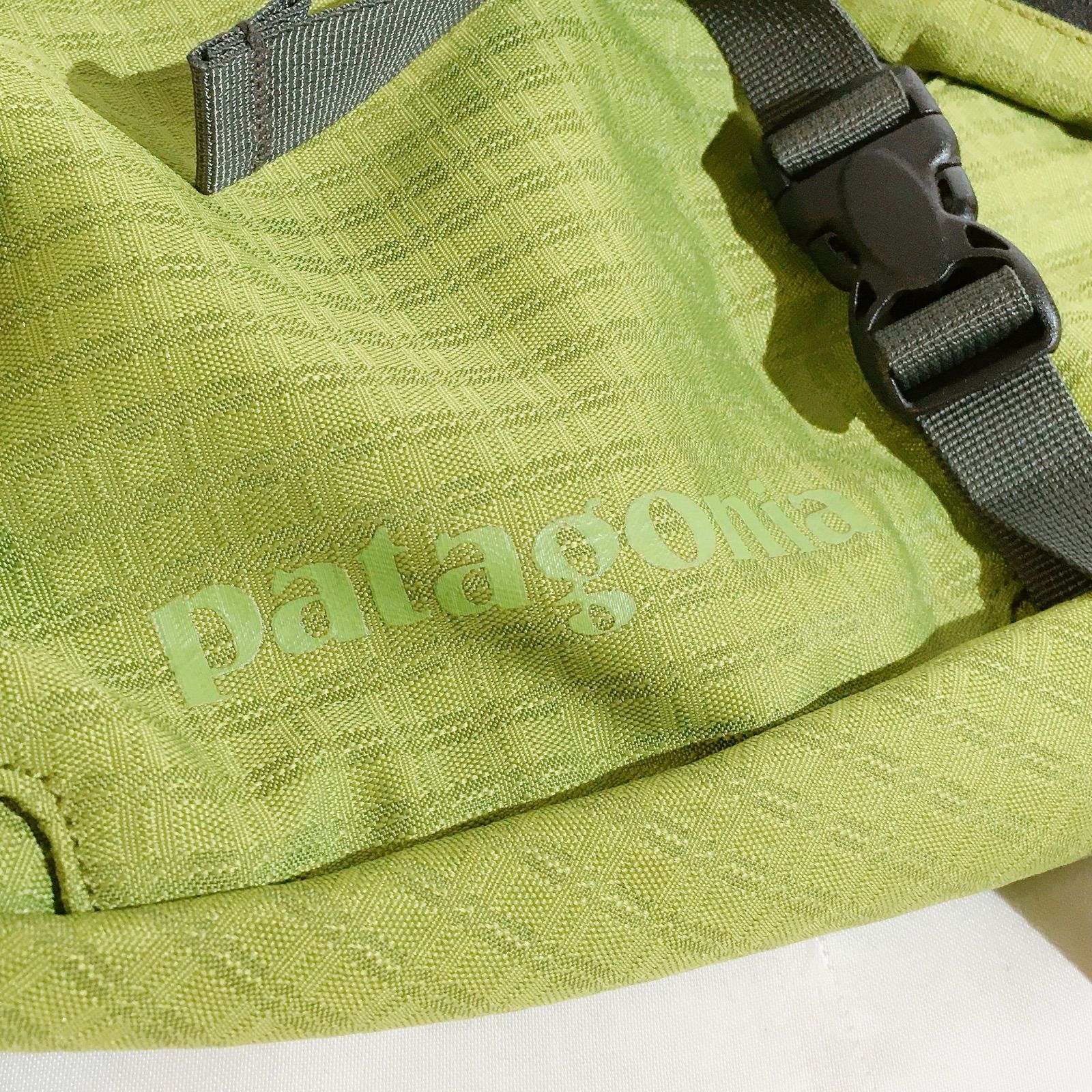 美品】 patagonia パタゴニア ショルダーバッグ 肩掛け バッグ 緑 