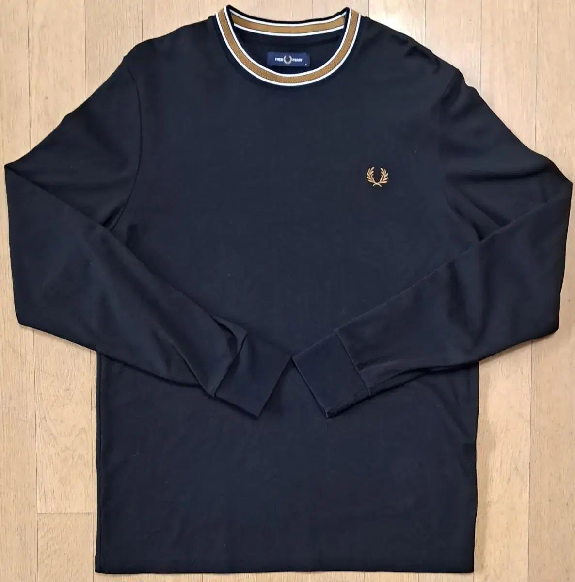 【雷市場（ポンジャン）商品韓国直送】FRED PERRY(フレッドペリー) Tシャツ M