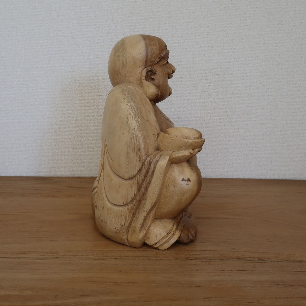 布袋さんの木彫り 座像 木製 スワール無垢材 30cm 七福神 布袋尊