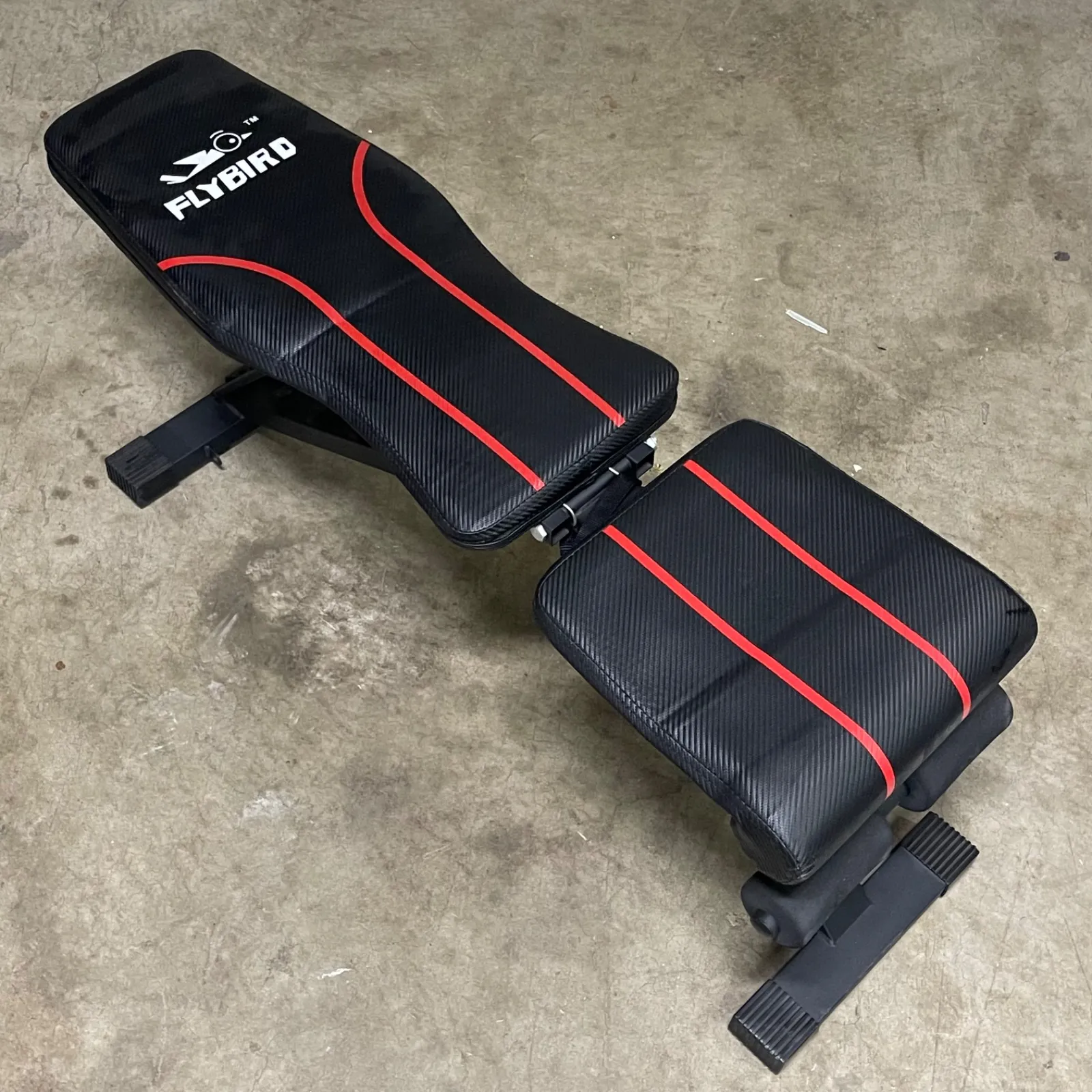 FLYBIRD トレーニングベンチ 黒と赤